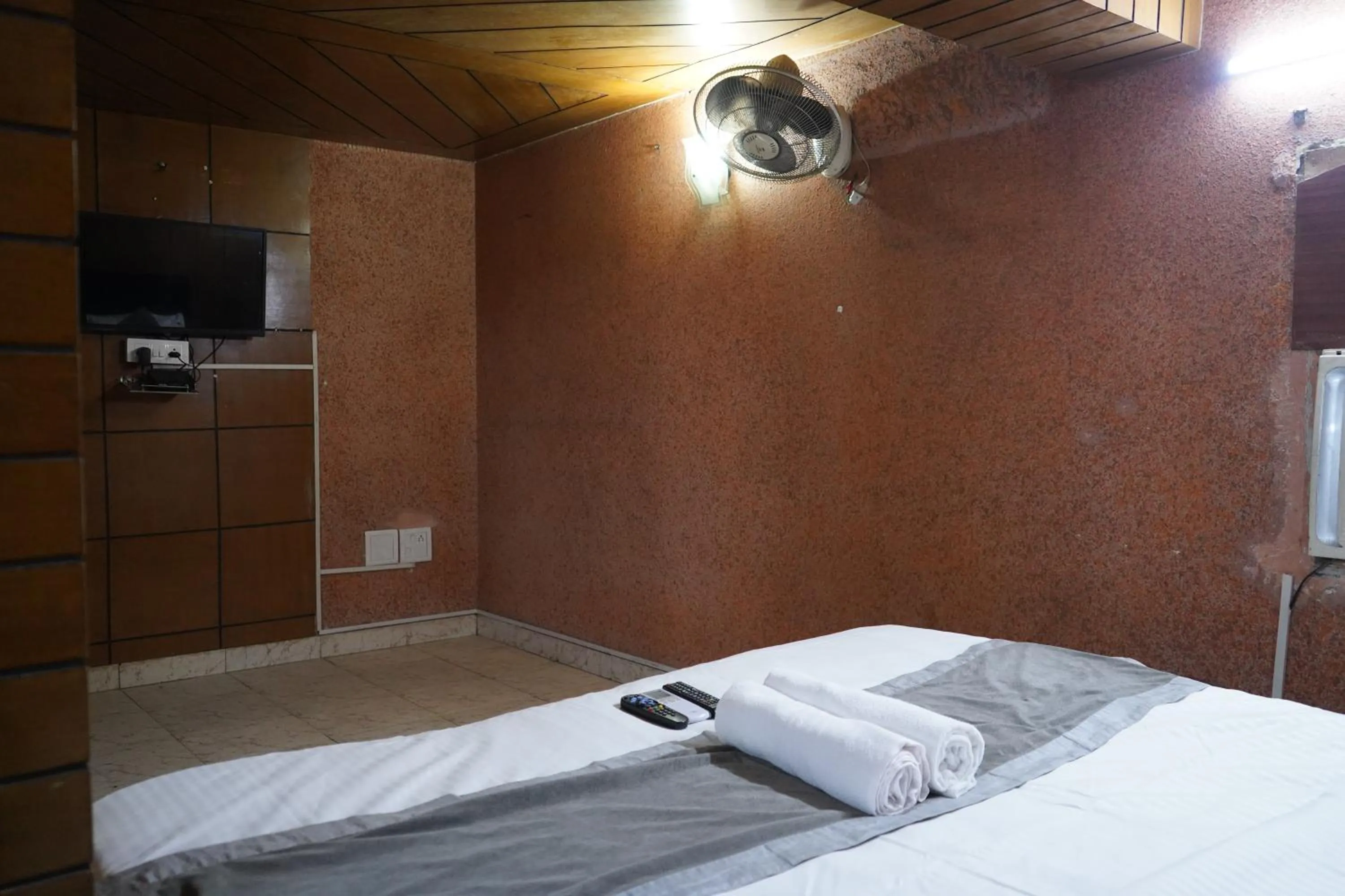 Bed in Hotel Quadis - Noida sec 15