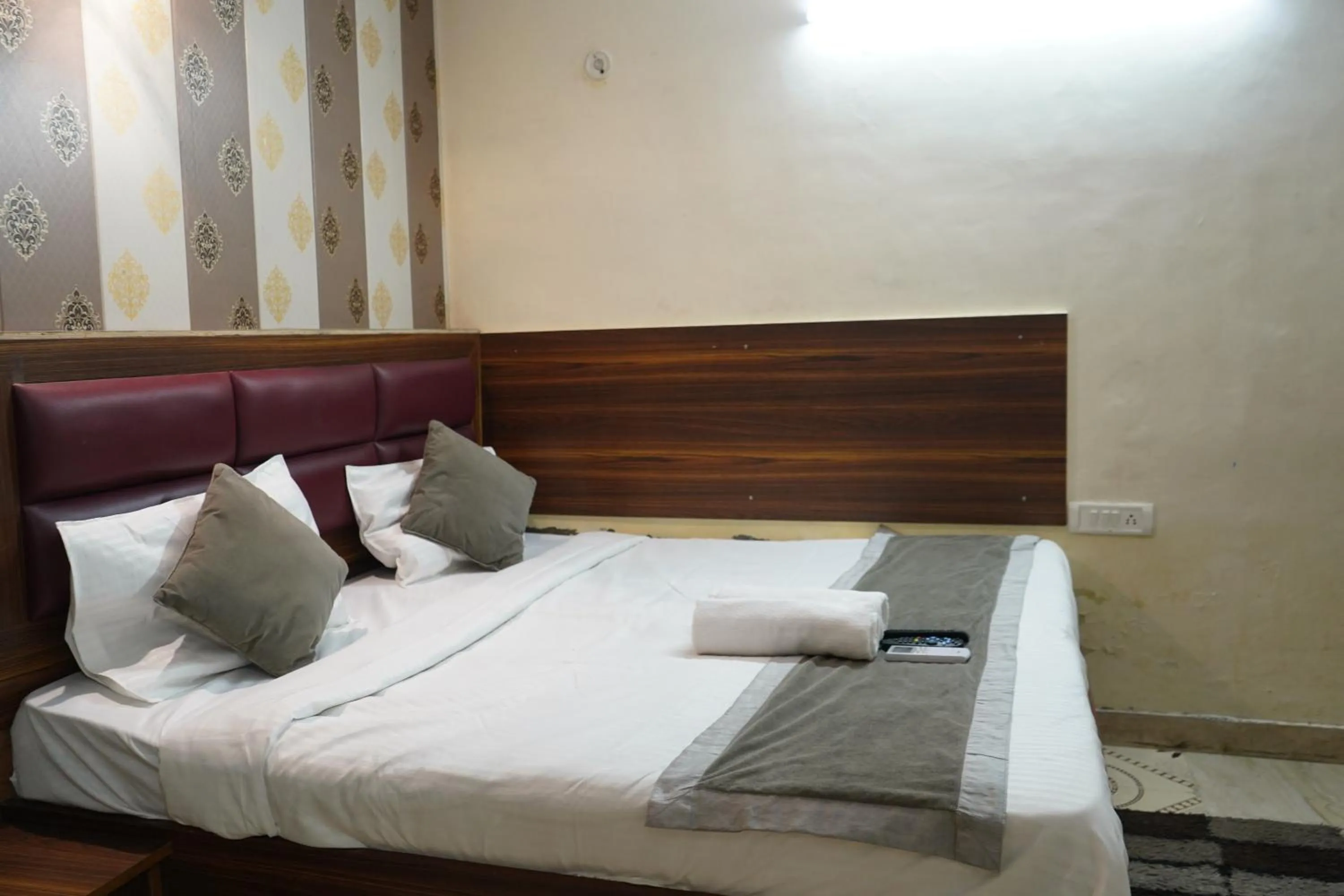 Bed in Hotel Quadis - Noida sec 15