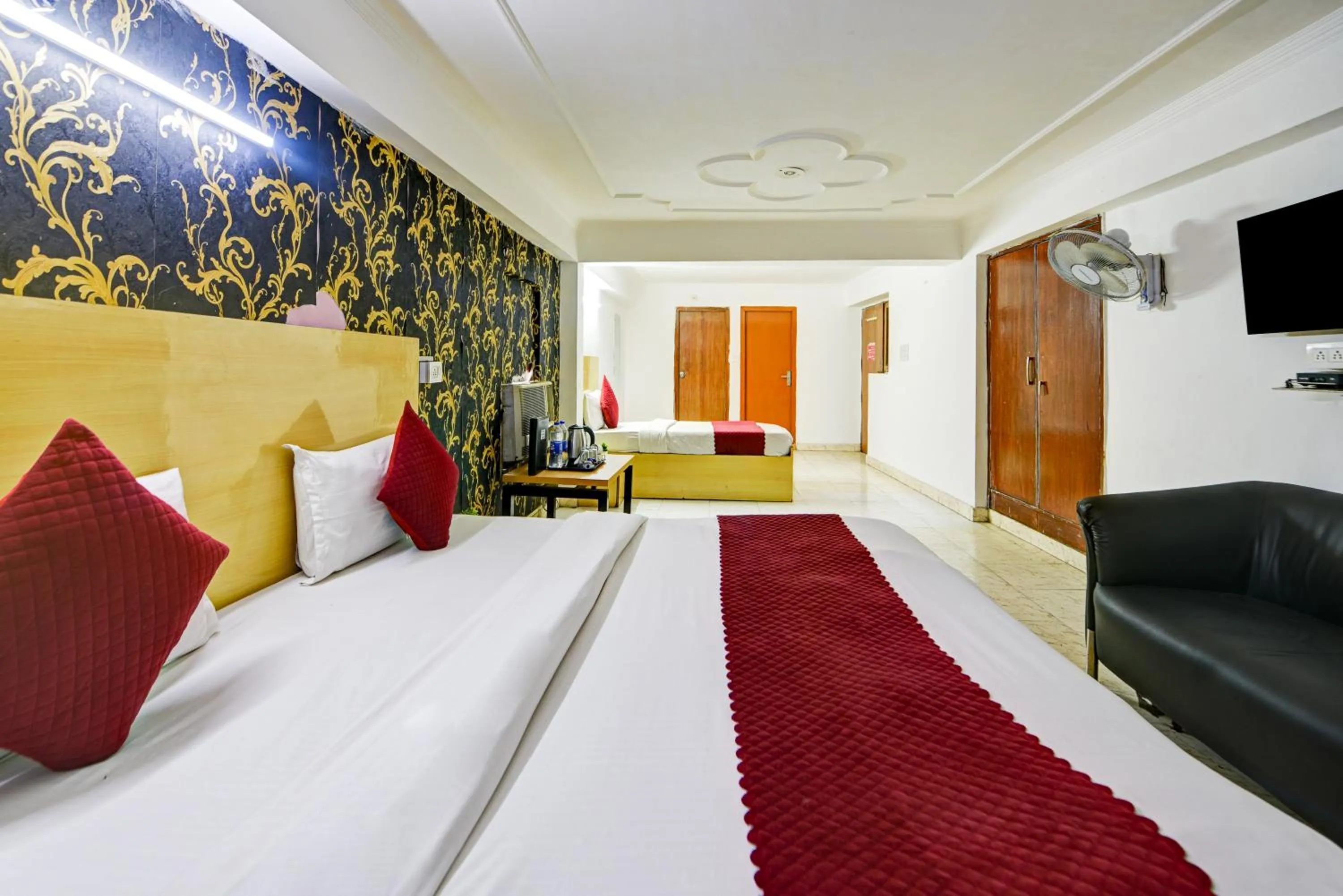 Bed in Hotel Quadis - Noida sec 15