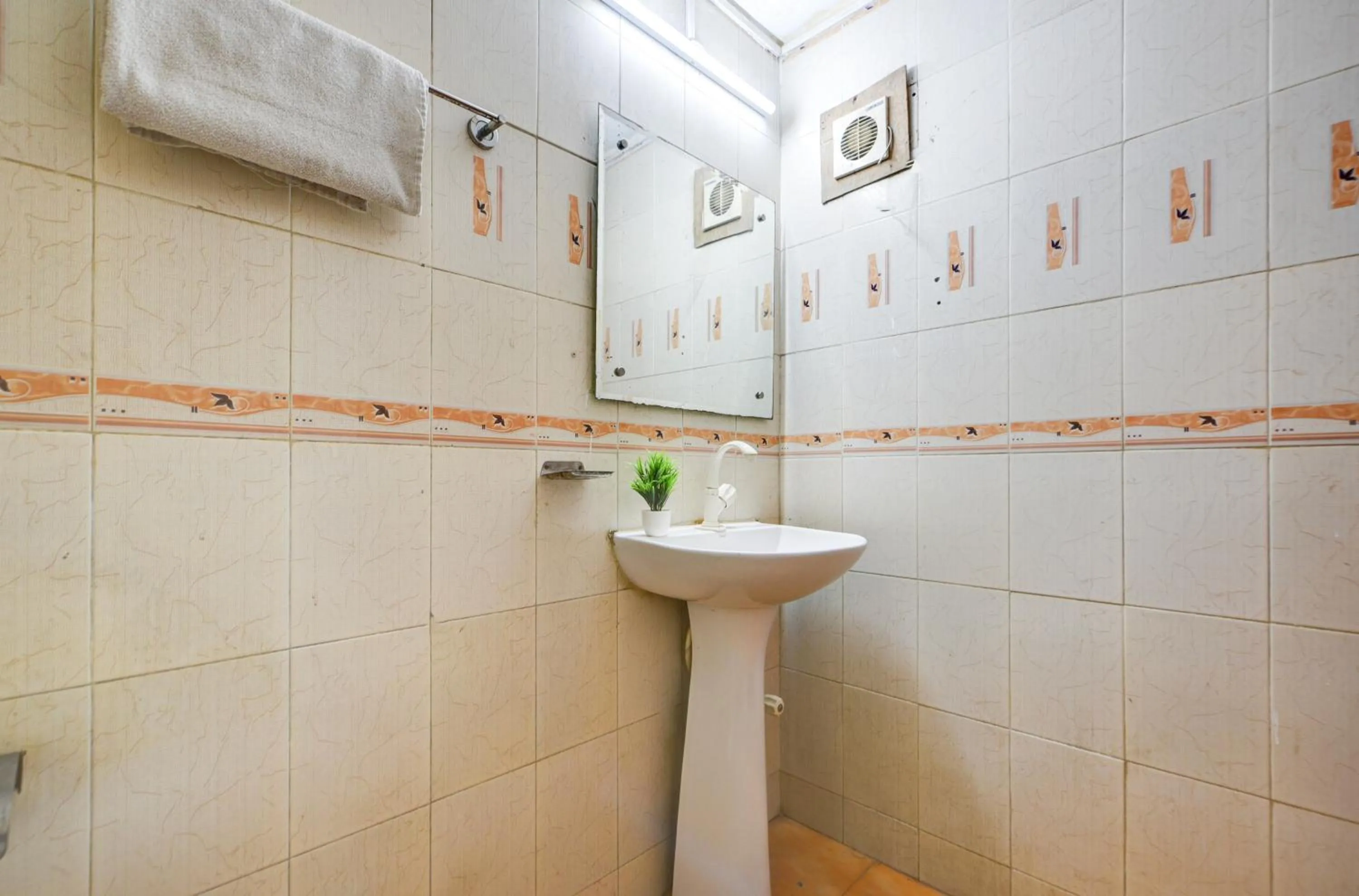 Hotel Quadis - Noida sec 15