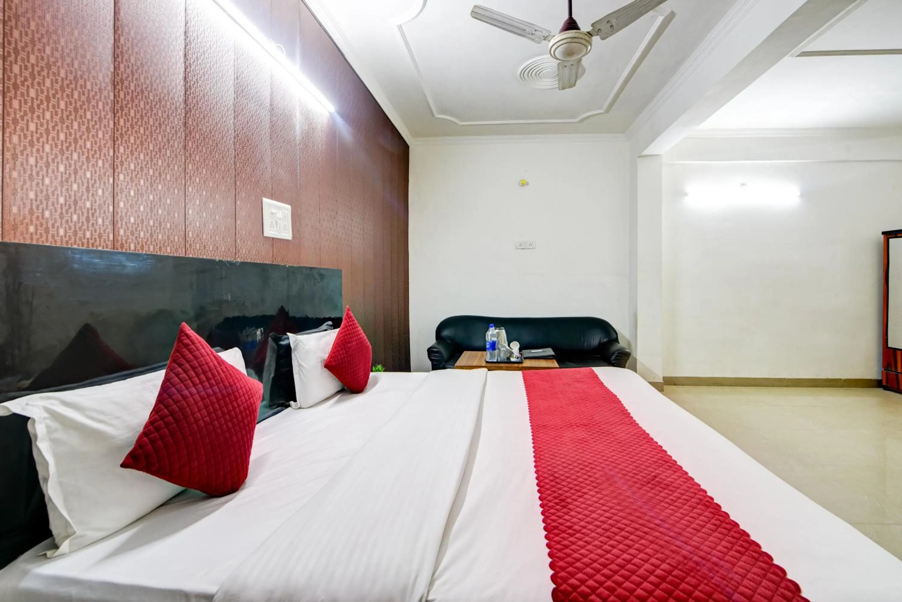 Bed in Hotel Quadis - Noida sec 15