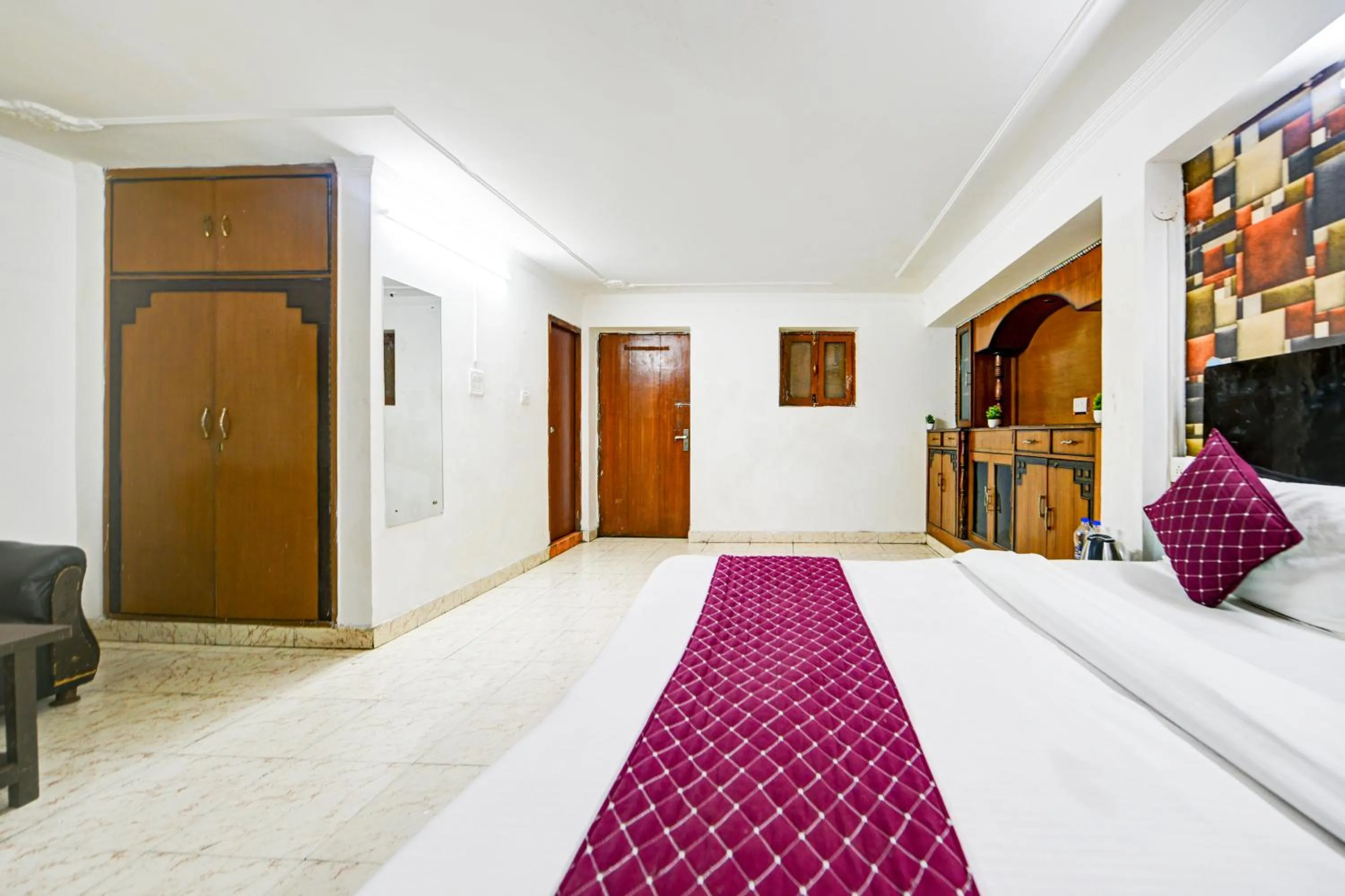 Bed in Hotel Quadis - Noida sec 15