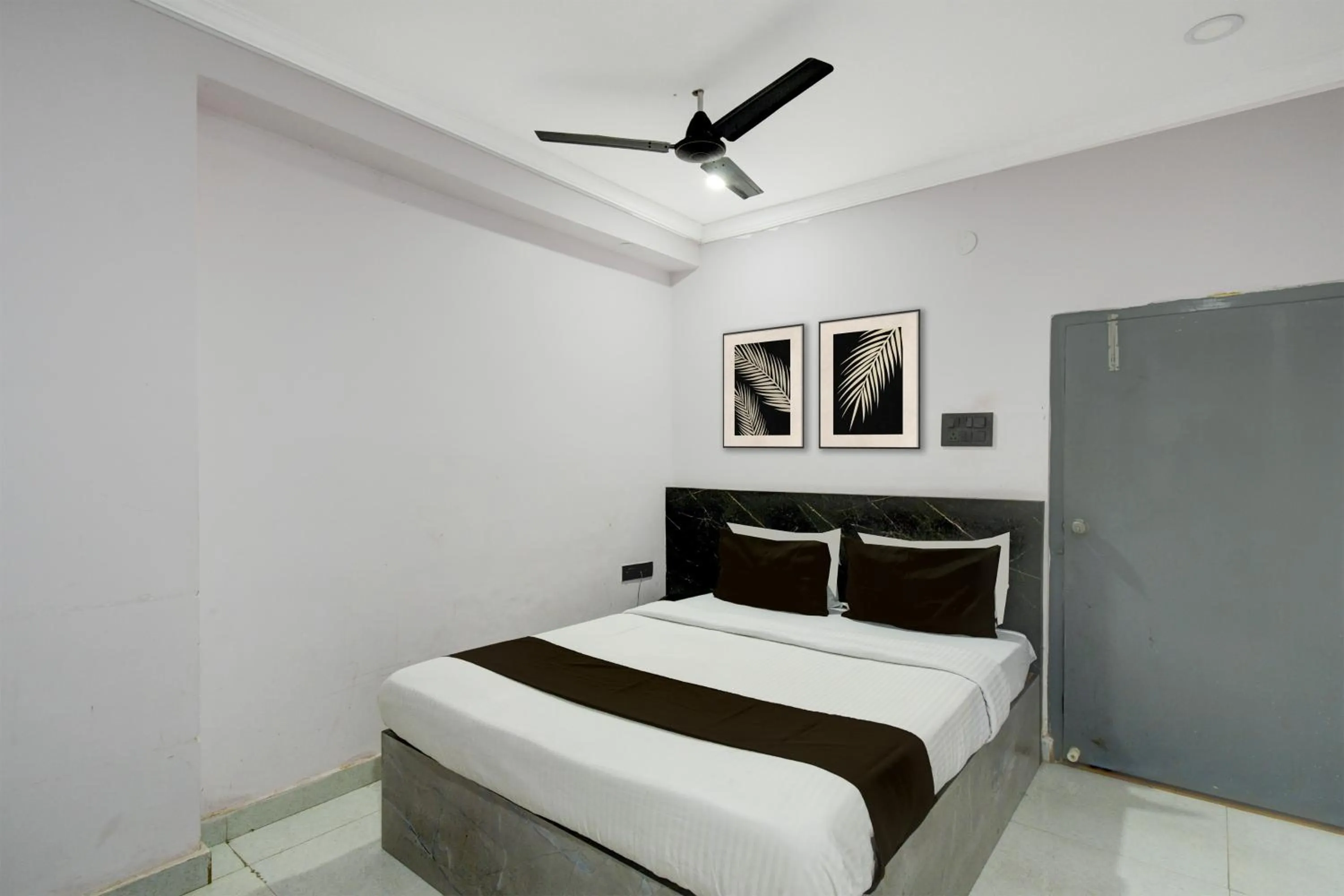 Bedroom, Bed in Super Collection O Karmanghat Bus Terminal Hyderabad Formerly Hotel Chirag Stays