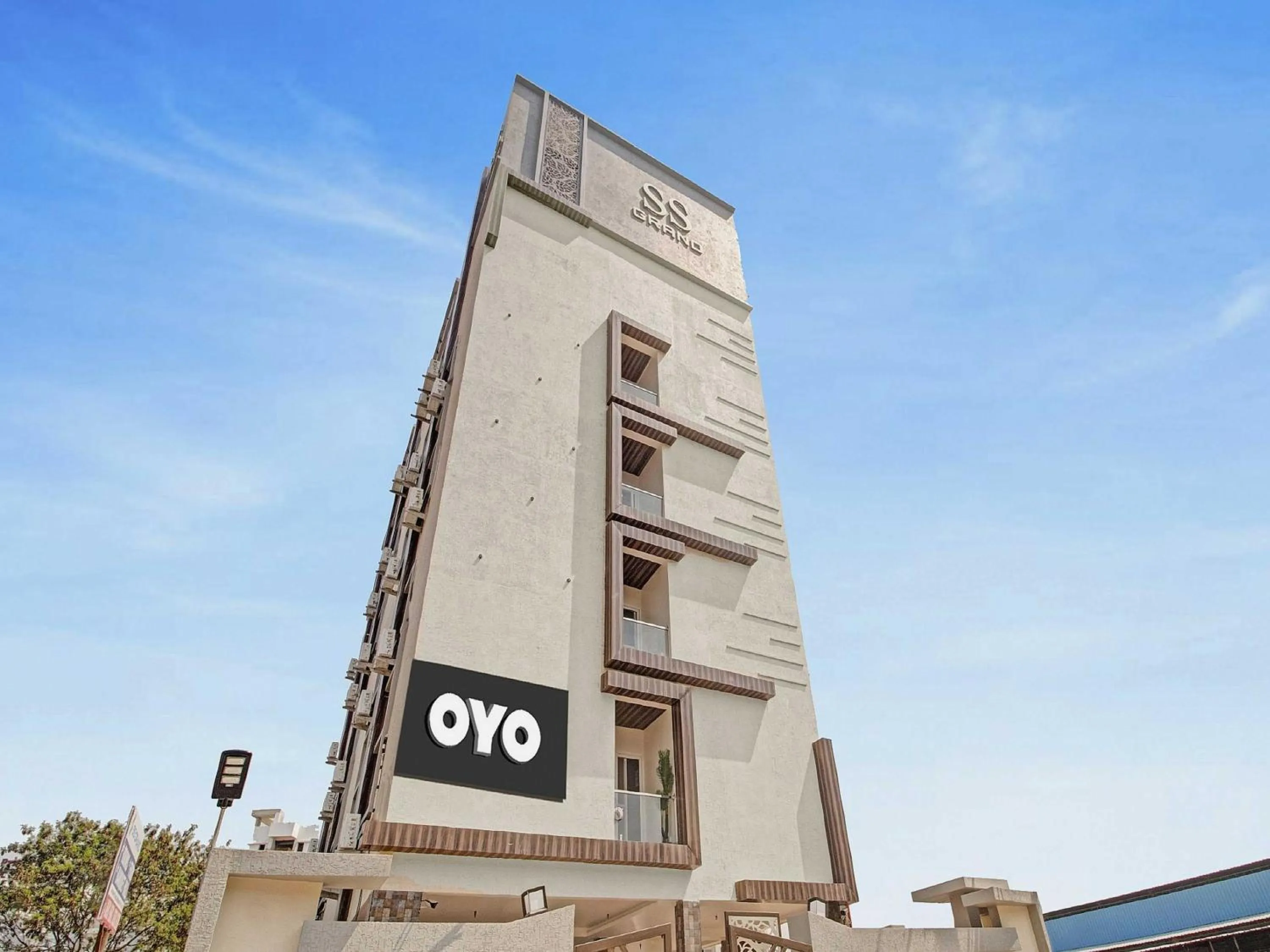 Facade/entrance in Collection O Halcyon SS Grand