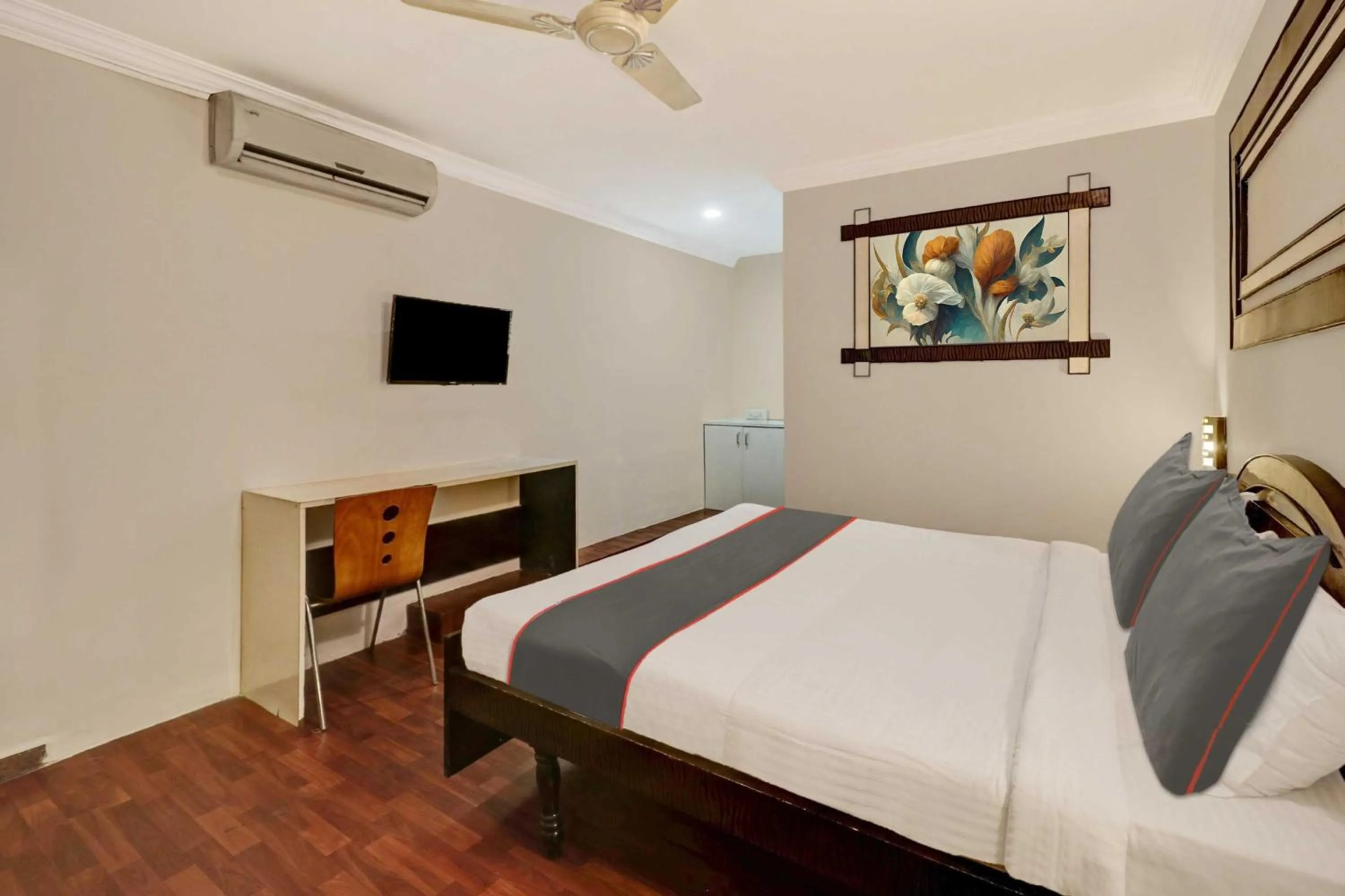 Bedroom, Bed in Super Collection O Sabharwal Residency Near Lalbagh Botanical Garden