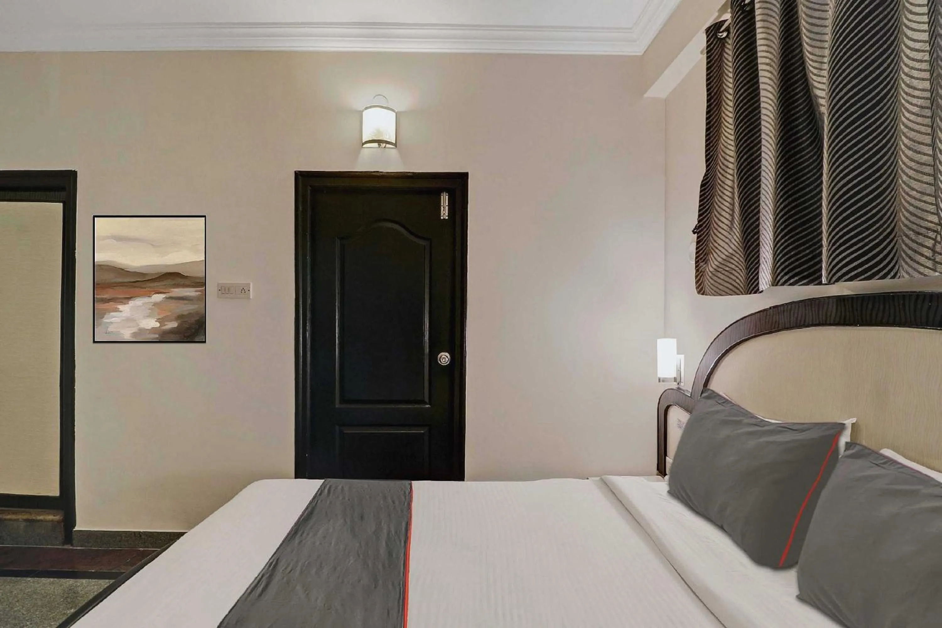 Bedroom, Bed in Super Collection O Sabharwal Residency Near Lalbagh Botanical Garden