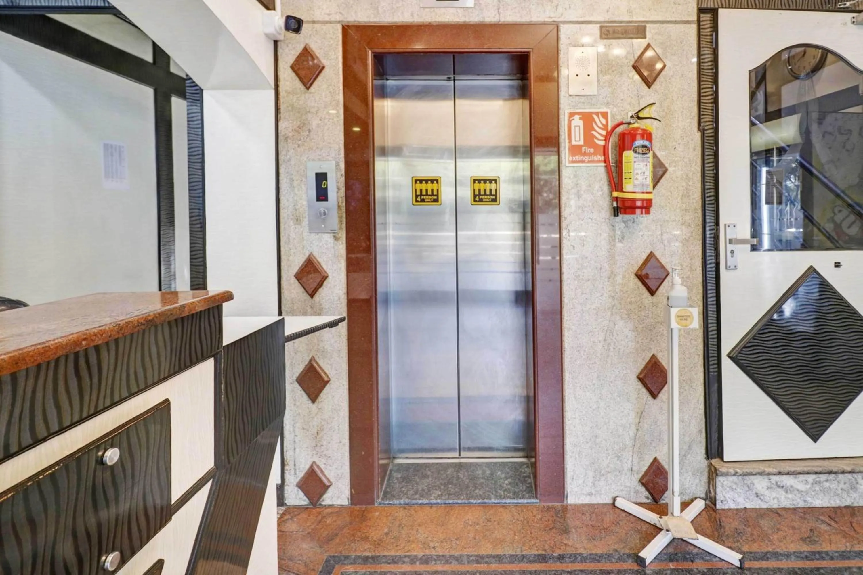 Lobby or reception in Super Collection O Sabharwal Residency Near Lalbagh Botanical Garden