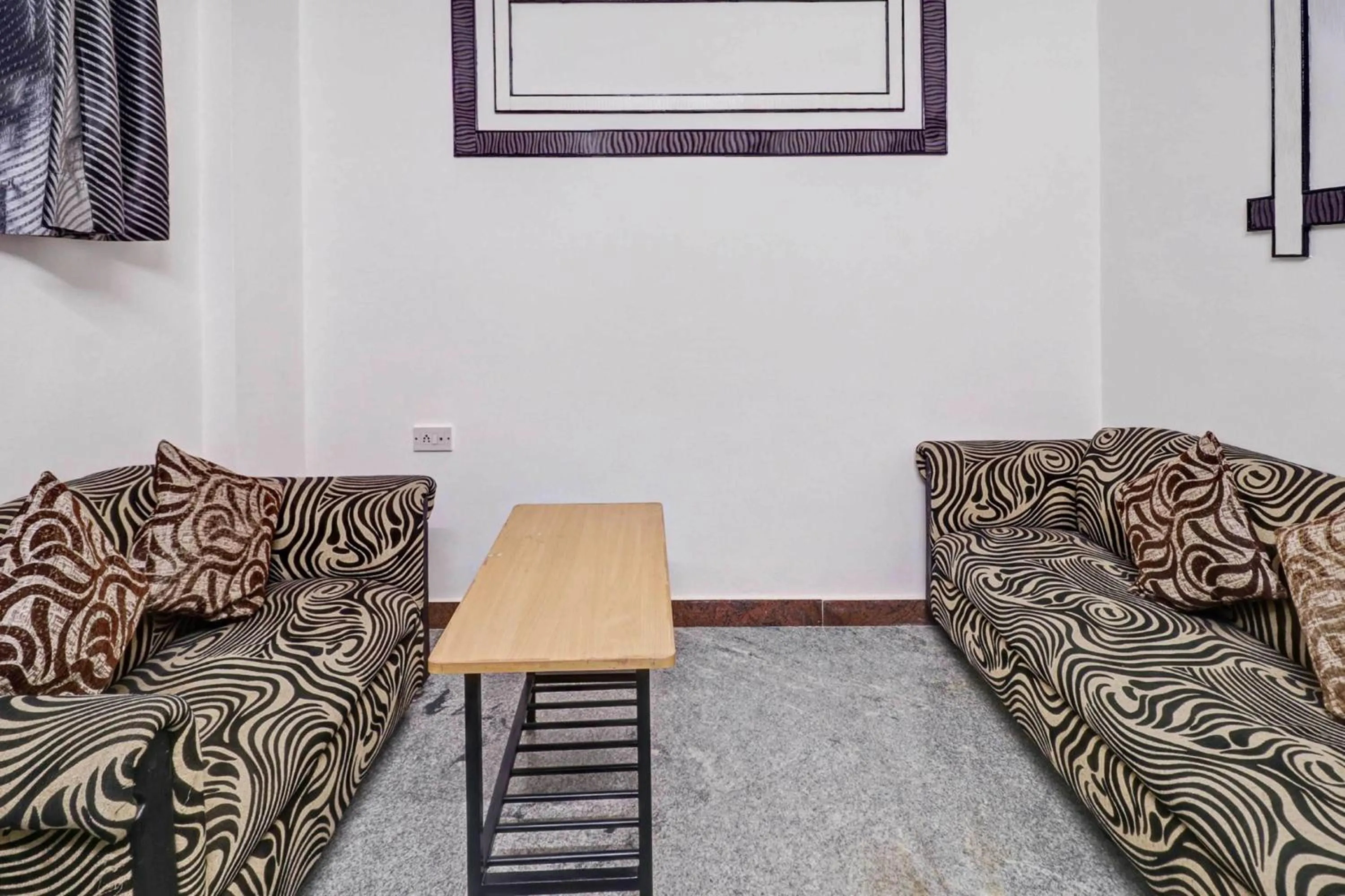 Living room in Super Collection O Sabharwal Residency Near Lalbagh Botanical Garden