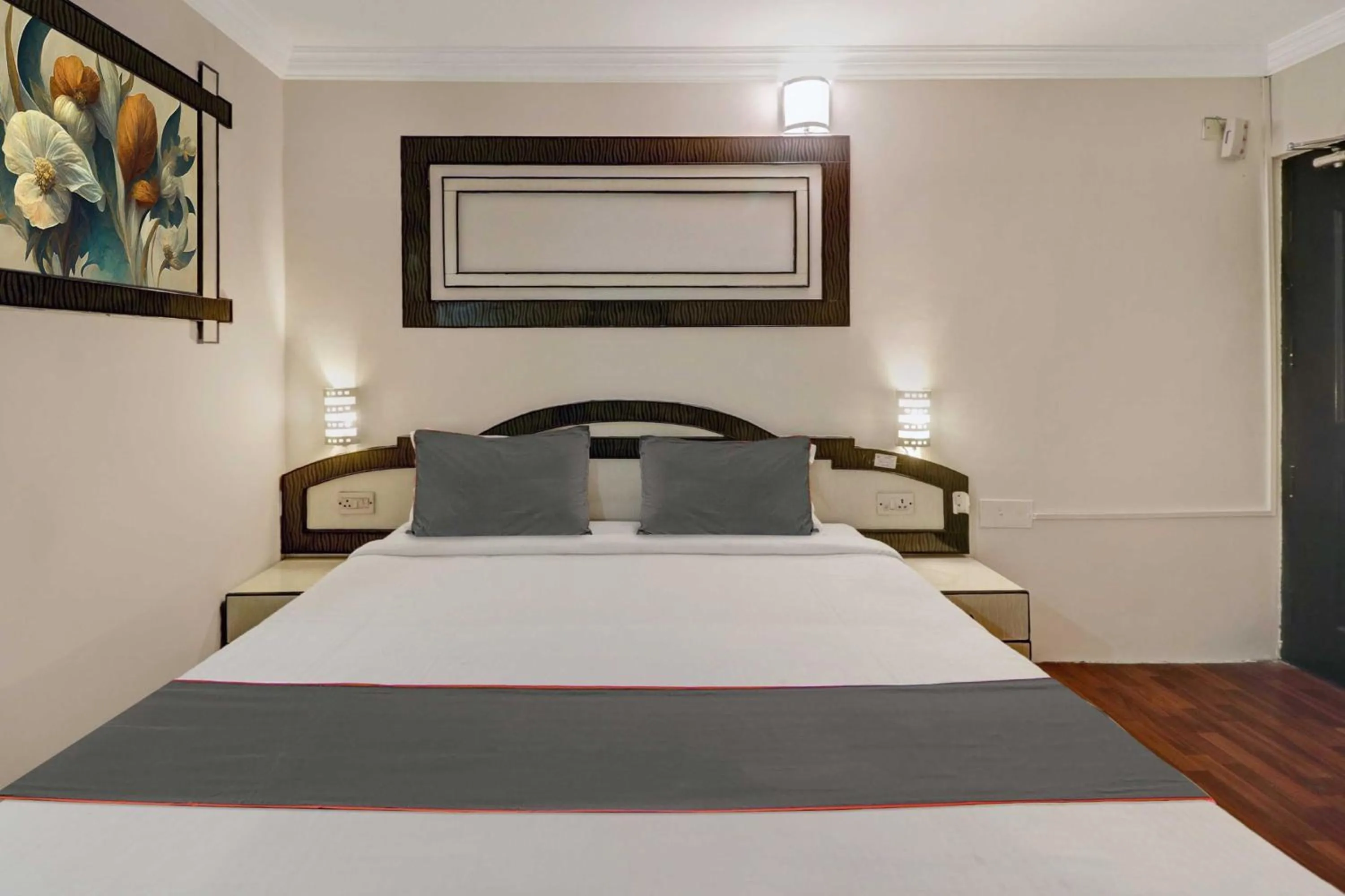 Bedroom, Bed in Super Collection O Sabharwal Residency Near Lalbagh Botanical Garden