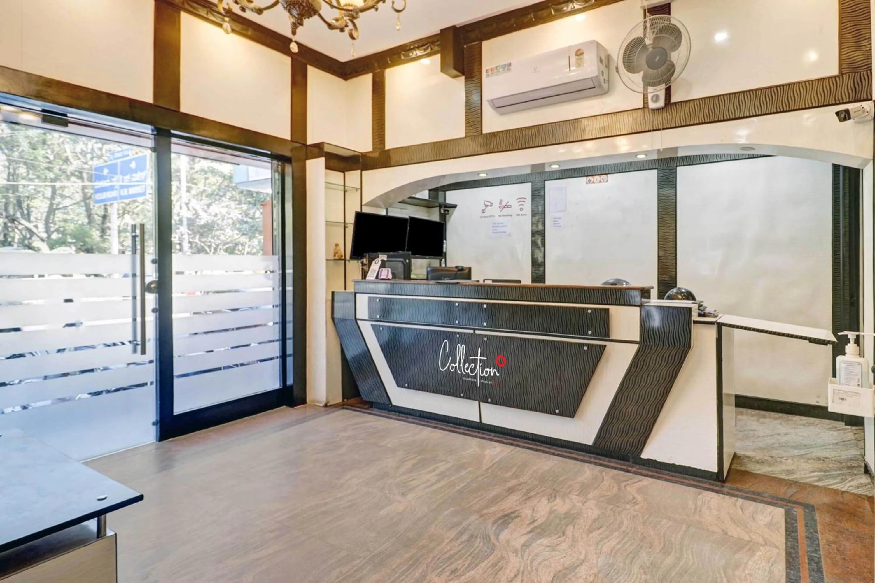 Lobby or reception in Super Collection O Sabharwal Residency Near Lalbagh Botanical Garden