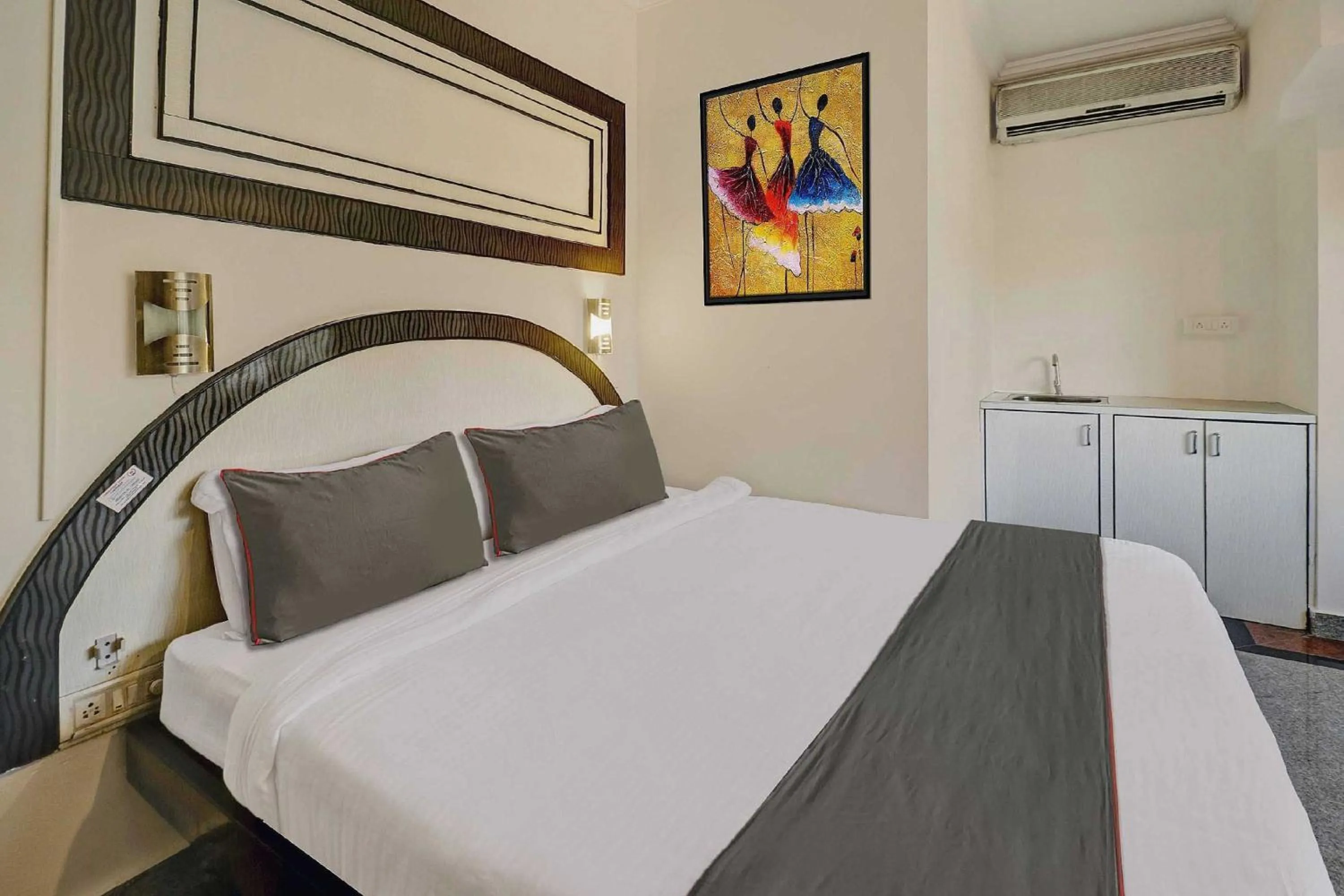 Bedroom, Bed in Super Collection O Sabharwal Residency Near Lalbagh Botanical Garden