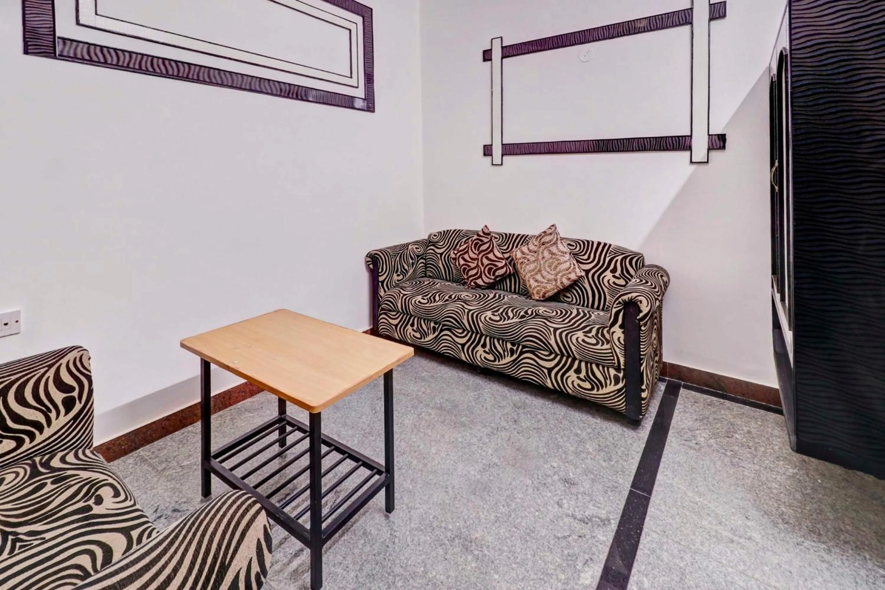 Living room in Super Collection O Sabharwal Residency Near Lalbagh Botanical Garden