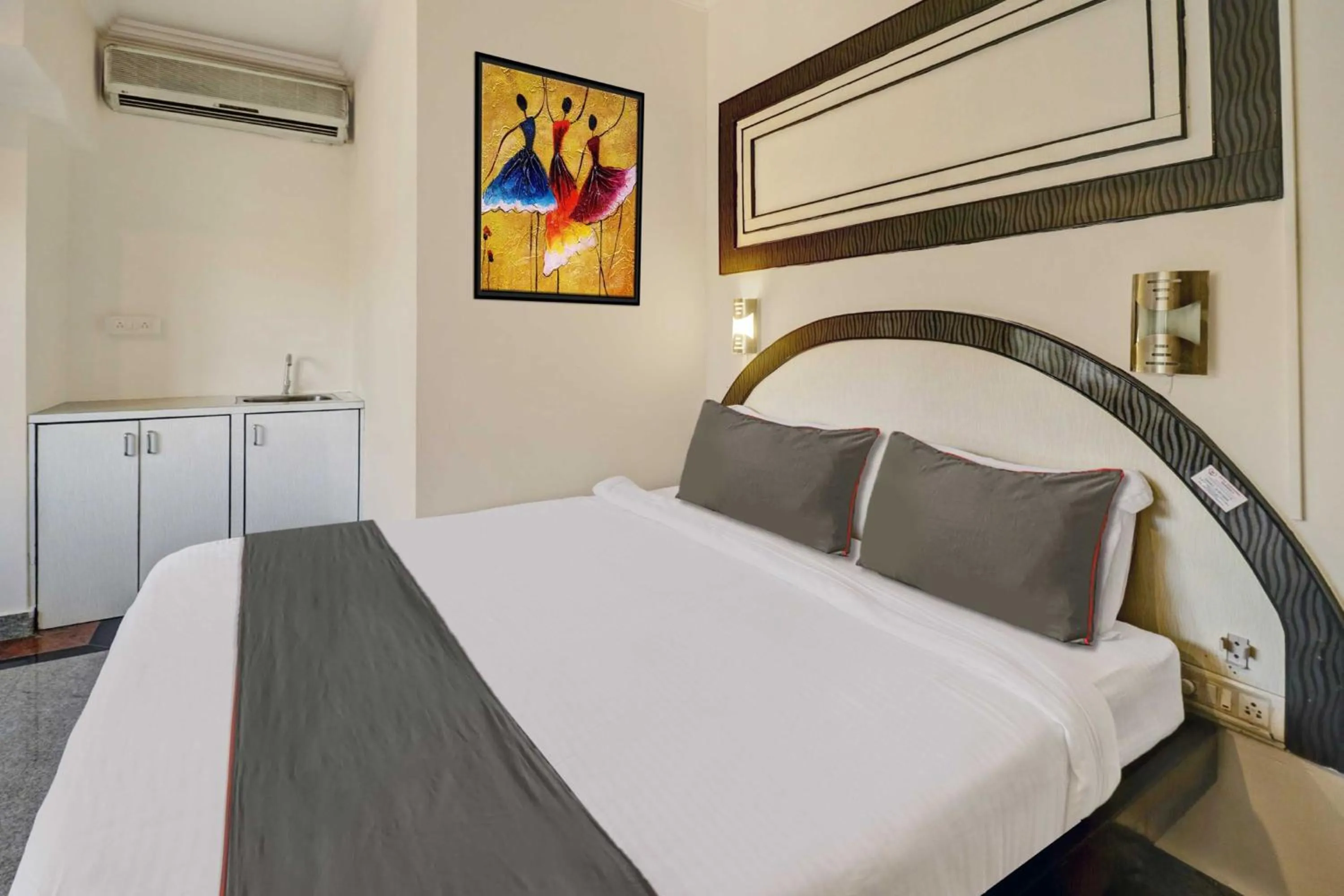 Bedroom, Bed in Super Collection O Sabharwal Residency Near Lalbagh Botanical Garden