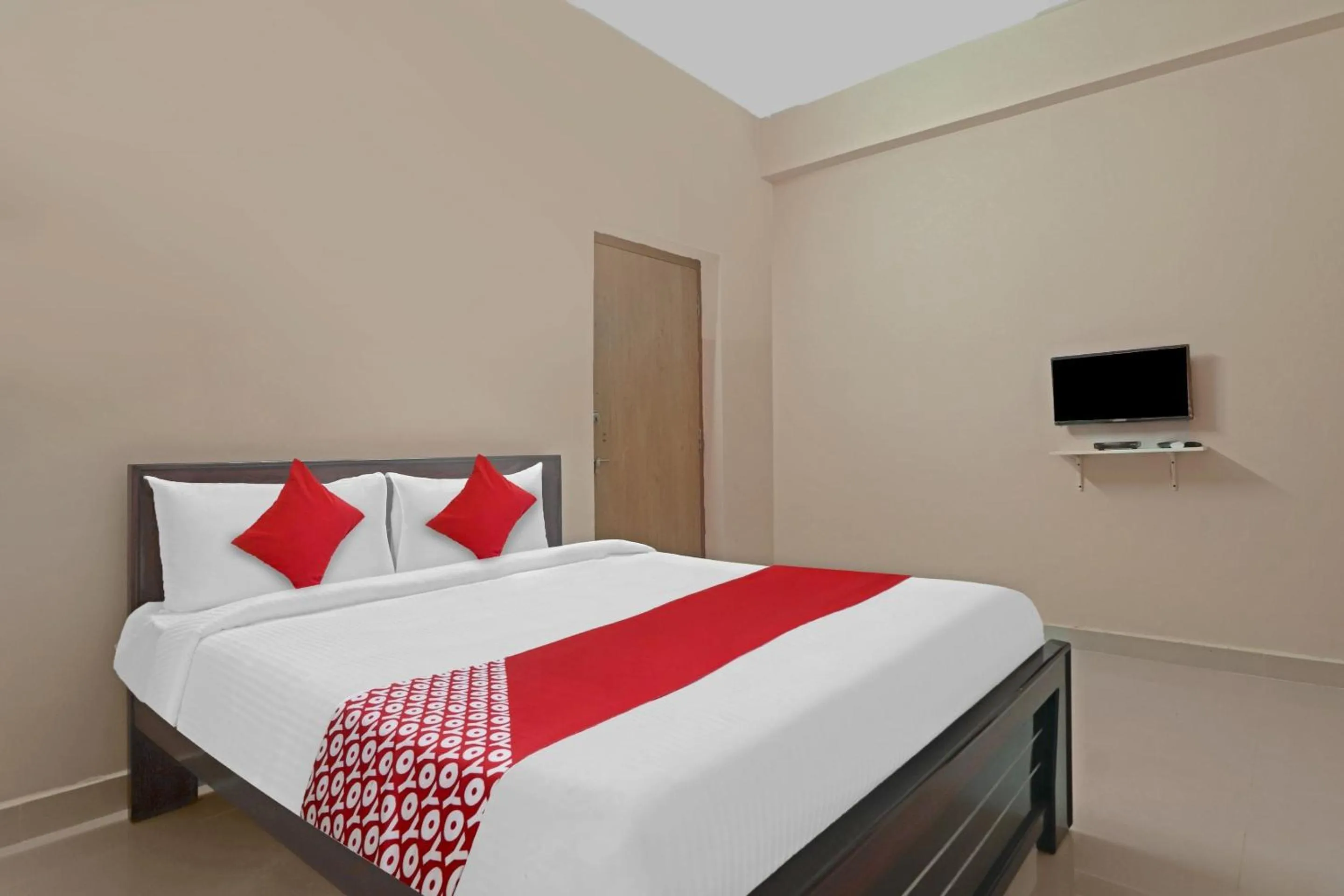 Facade/entrance, Bed in Hotel O Walk Inn Hotels