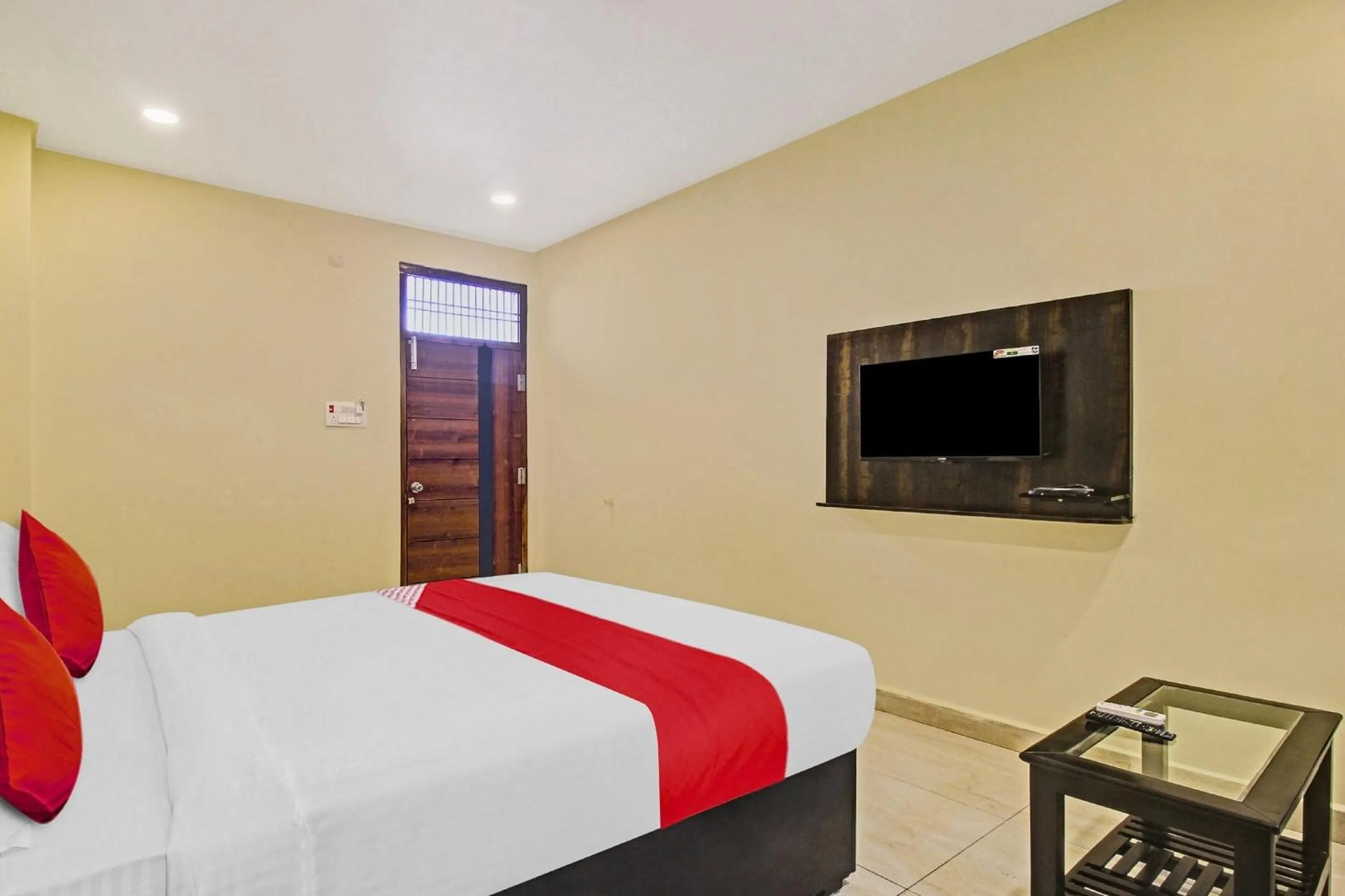 Bedroom in Super Hotel O Lakshmi Royal Inn