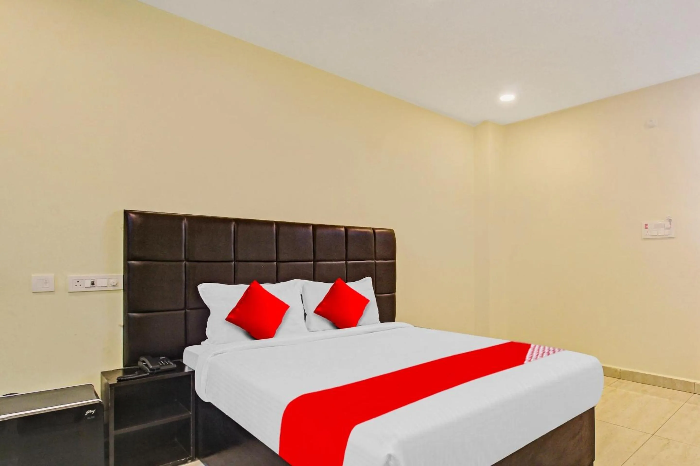 Bedroom in Super Hotel O Lakshmi Royal Inn