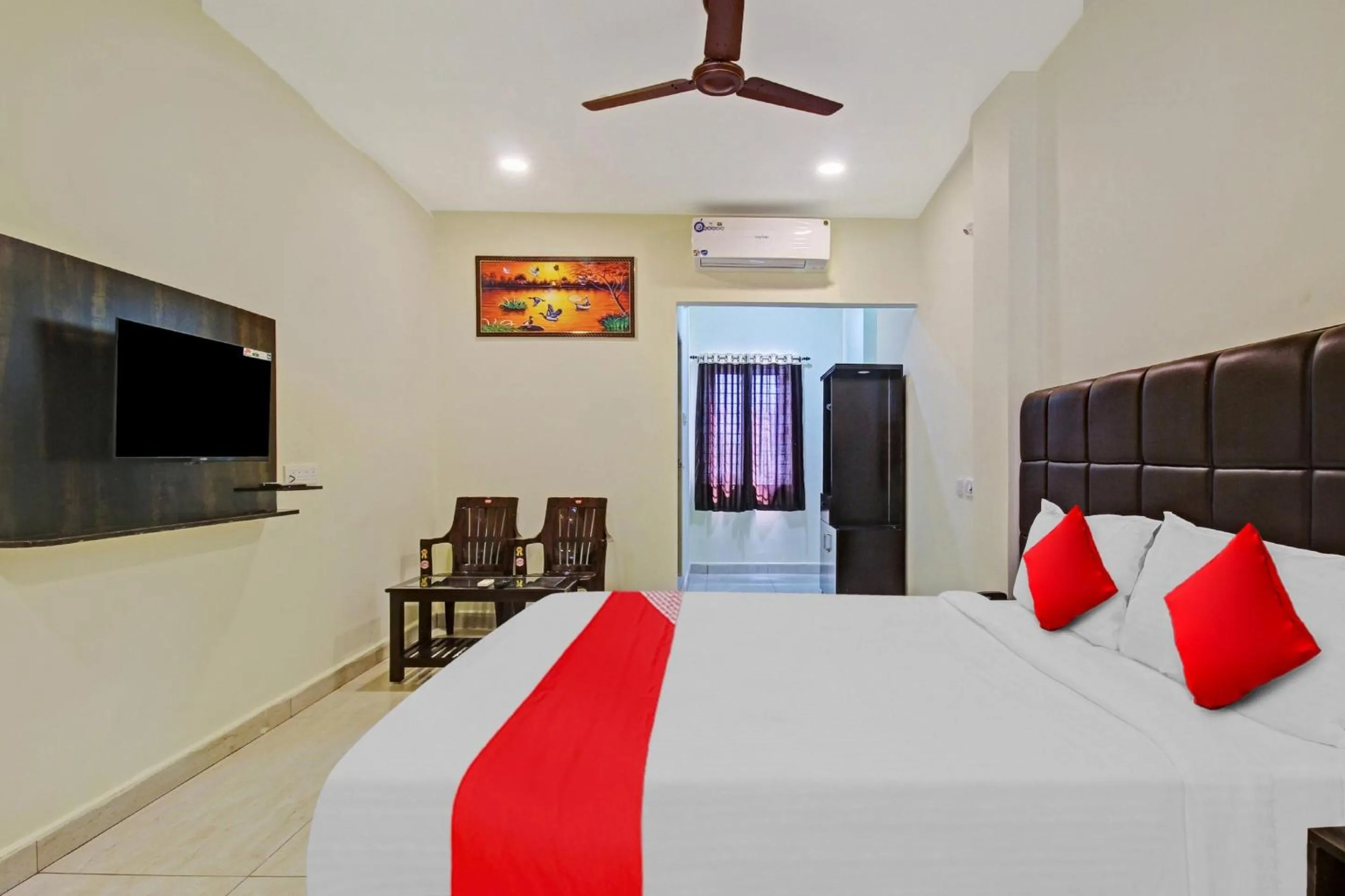 Bedroom in Super Hotel O Lakshmi Royal Inn