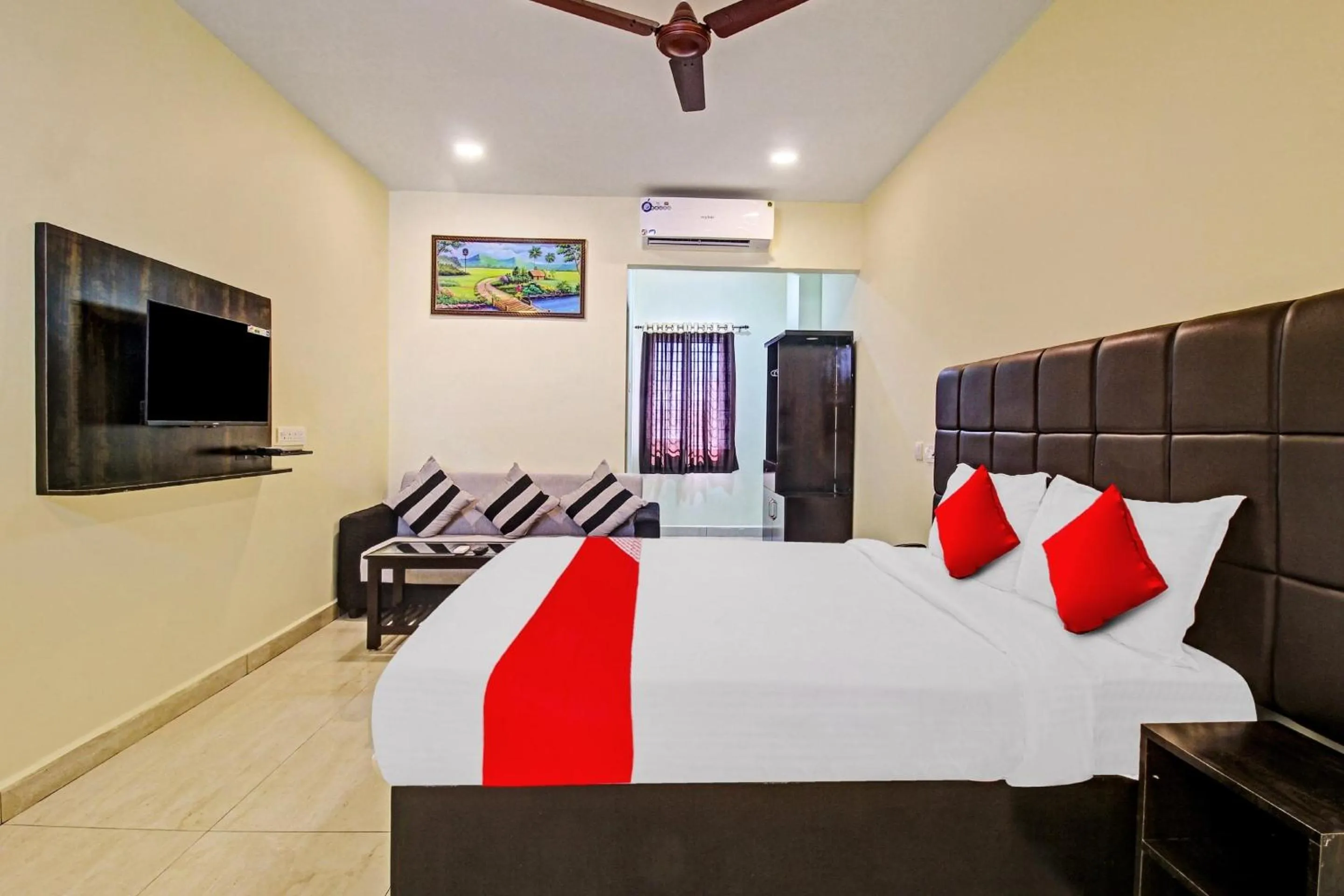 Bedroom in Super Hotel O Lakshmi Royal Inn