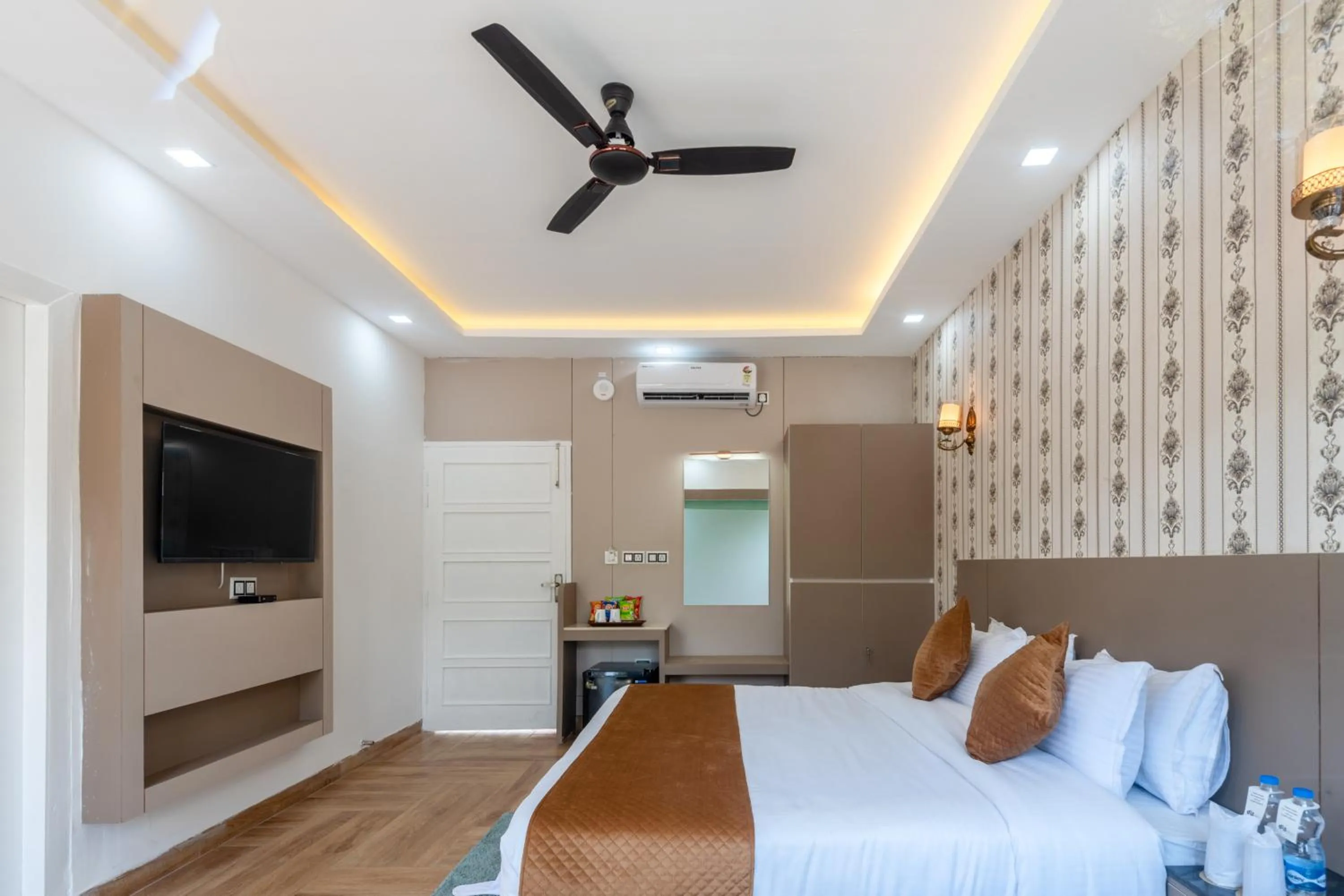 Bedroom, Bed in DLS Nature Trinket Resort - Dalhousie with Swimming Pool