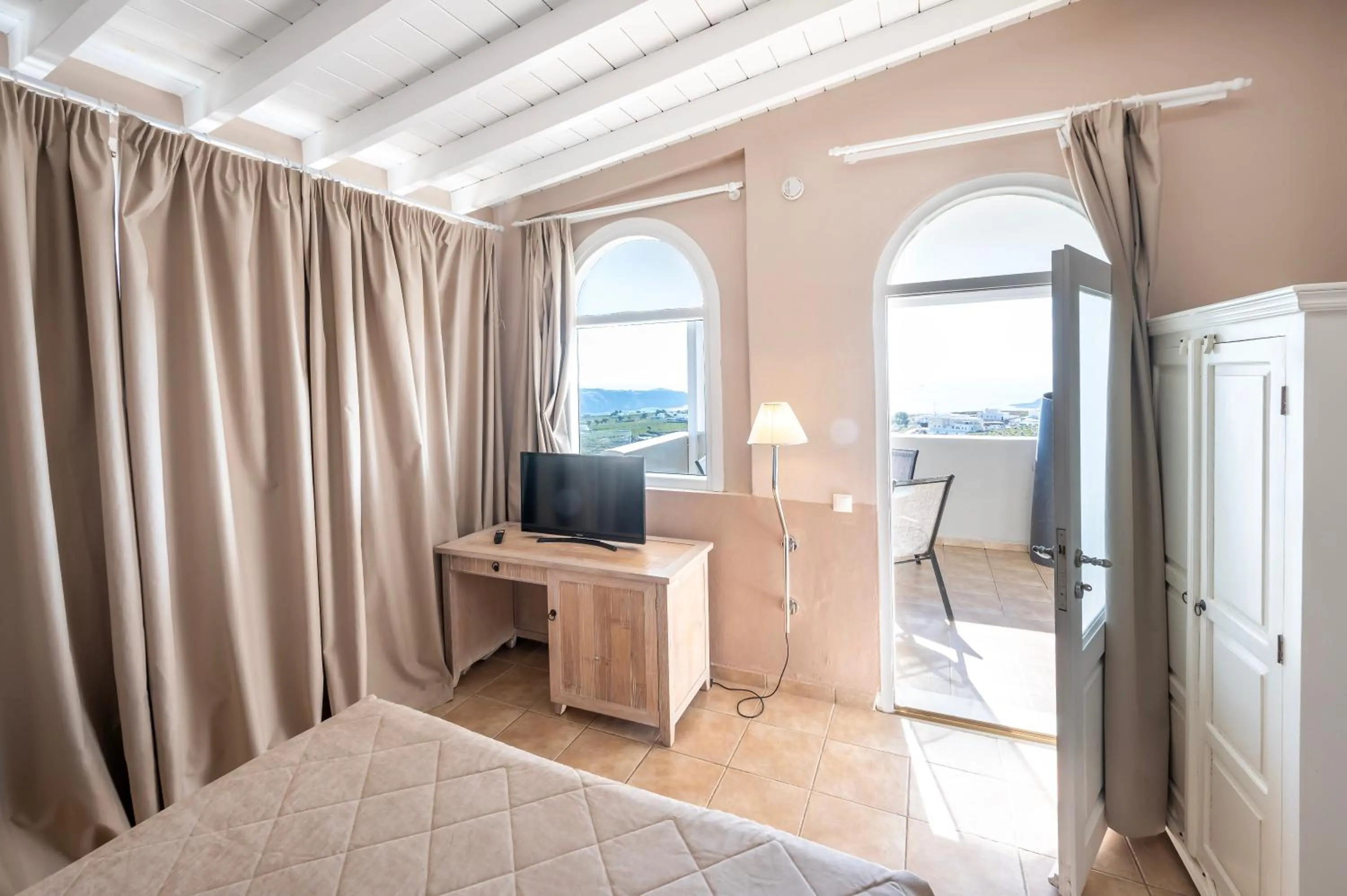 Bedroom, Bed in Smy Santorini Suites & Villas