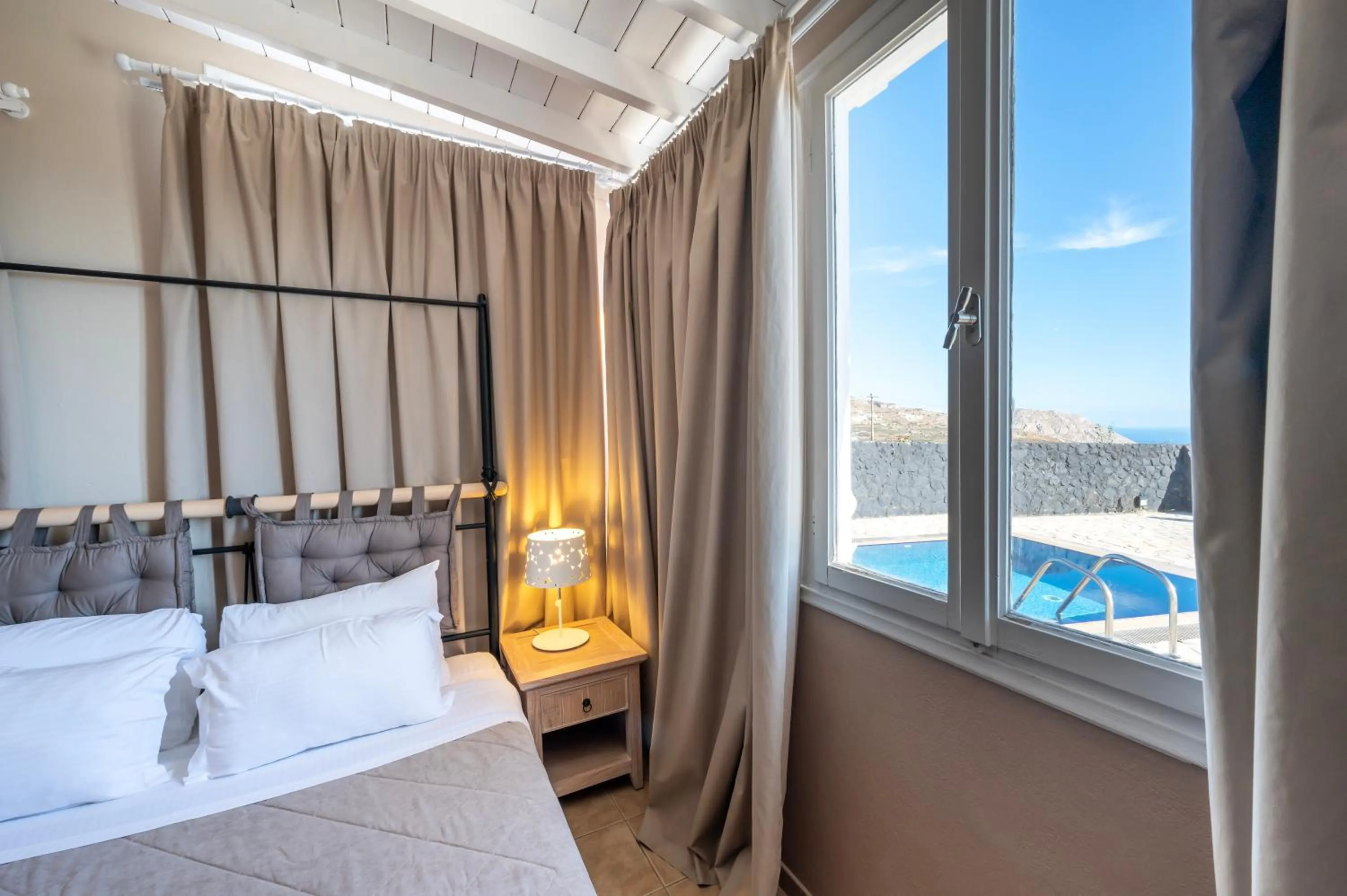 Bedroom, Bed in Smy Santorini Suites & Villas