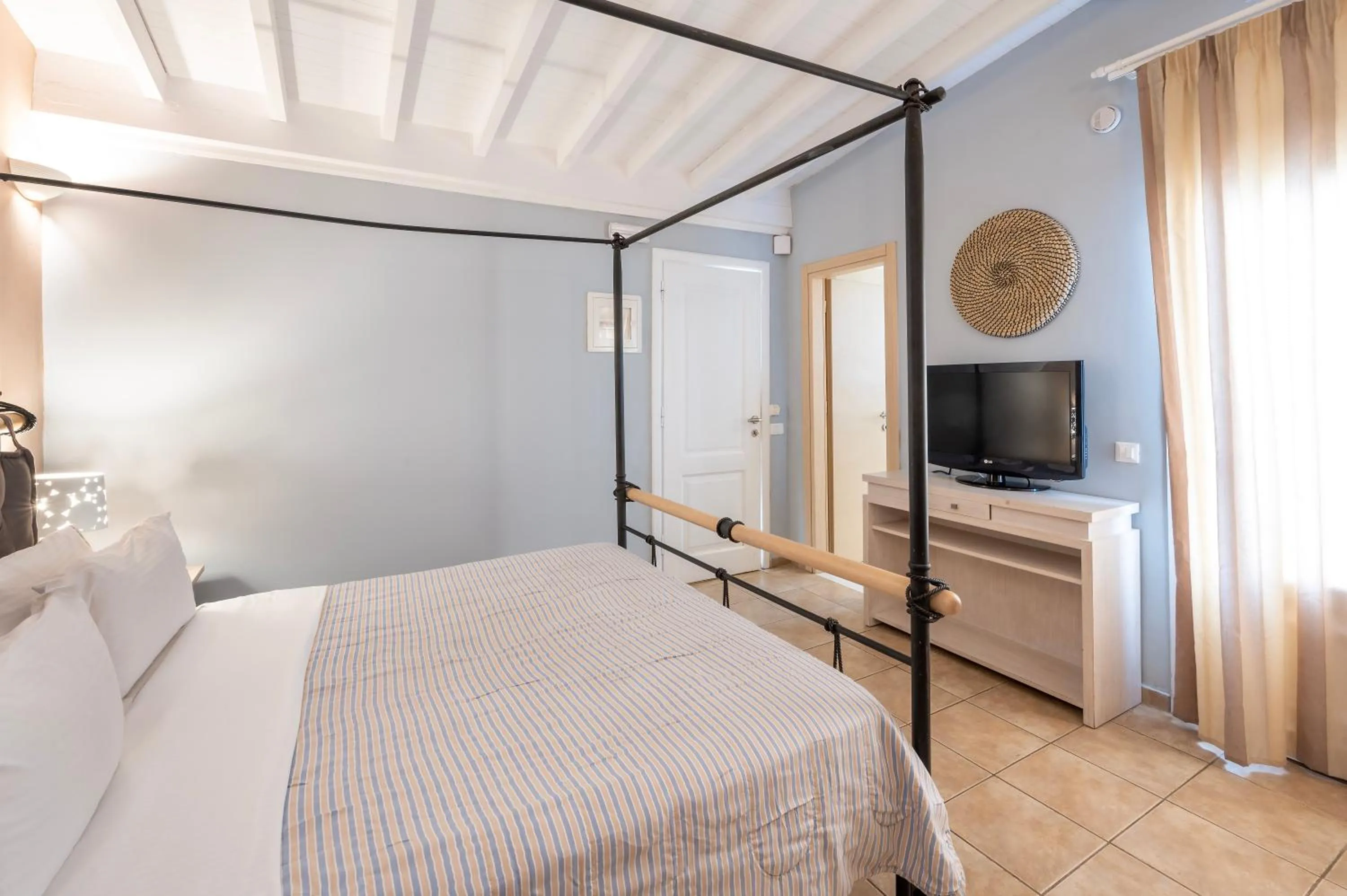 Bed in Smy Santorini Suites & Villas