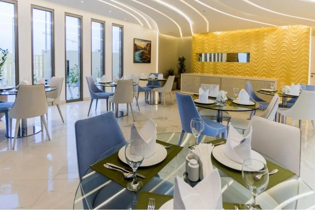 Restaurant/places to eat in Vivienda Hada Residences