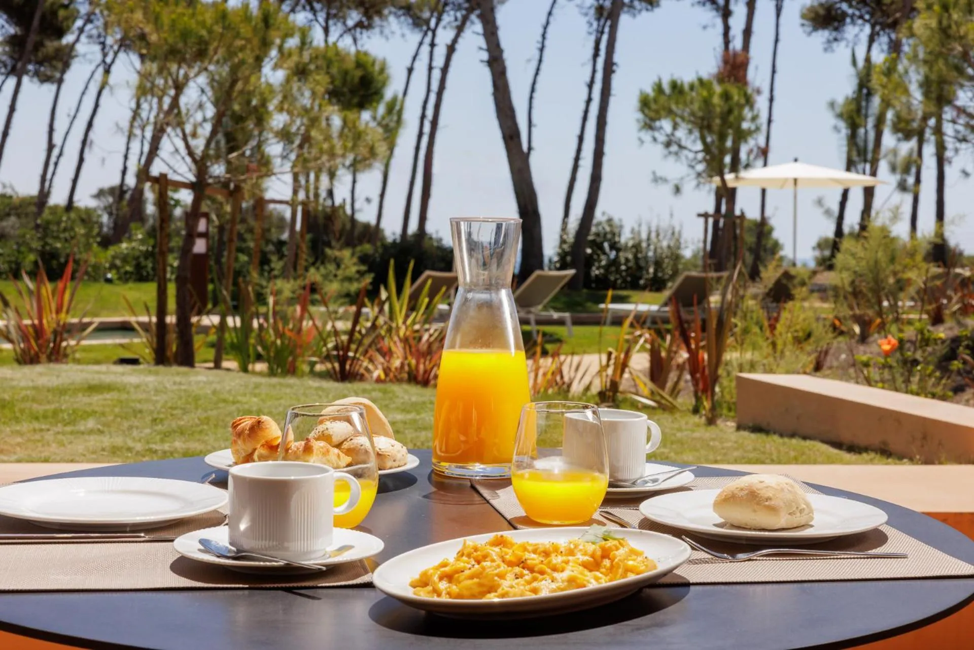 Food and drinks in Palmares Signature Apartments