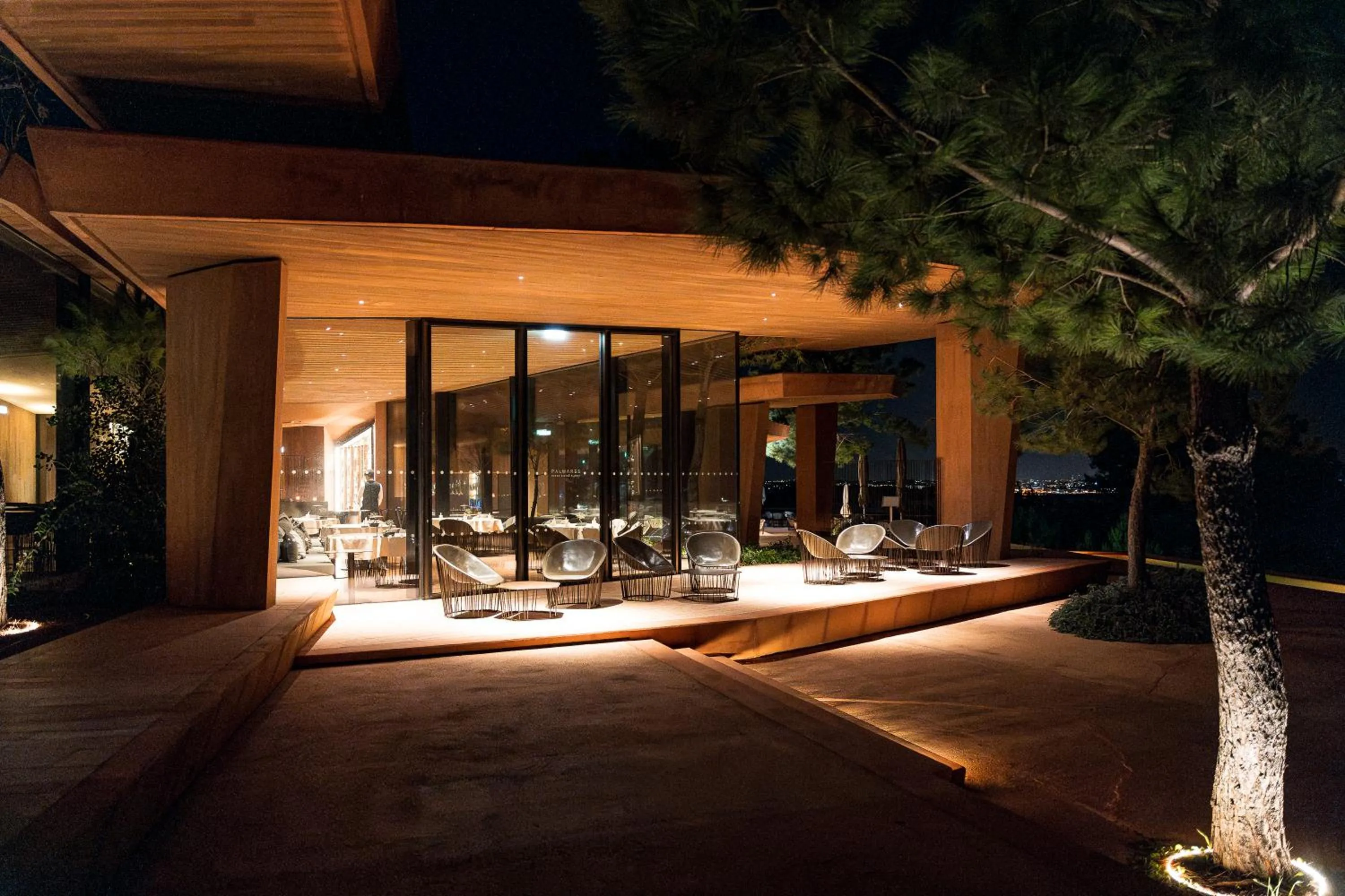 Restaurant/places to eat in Palmares Signature Apartments