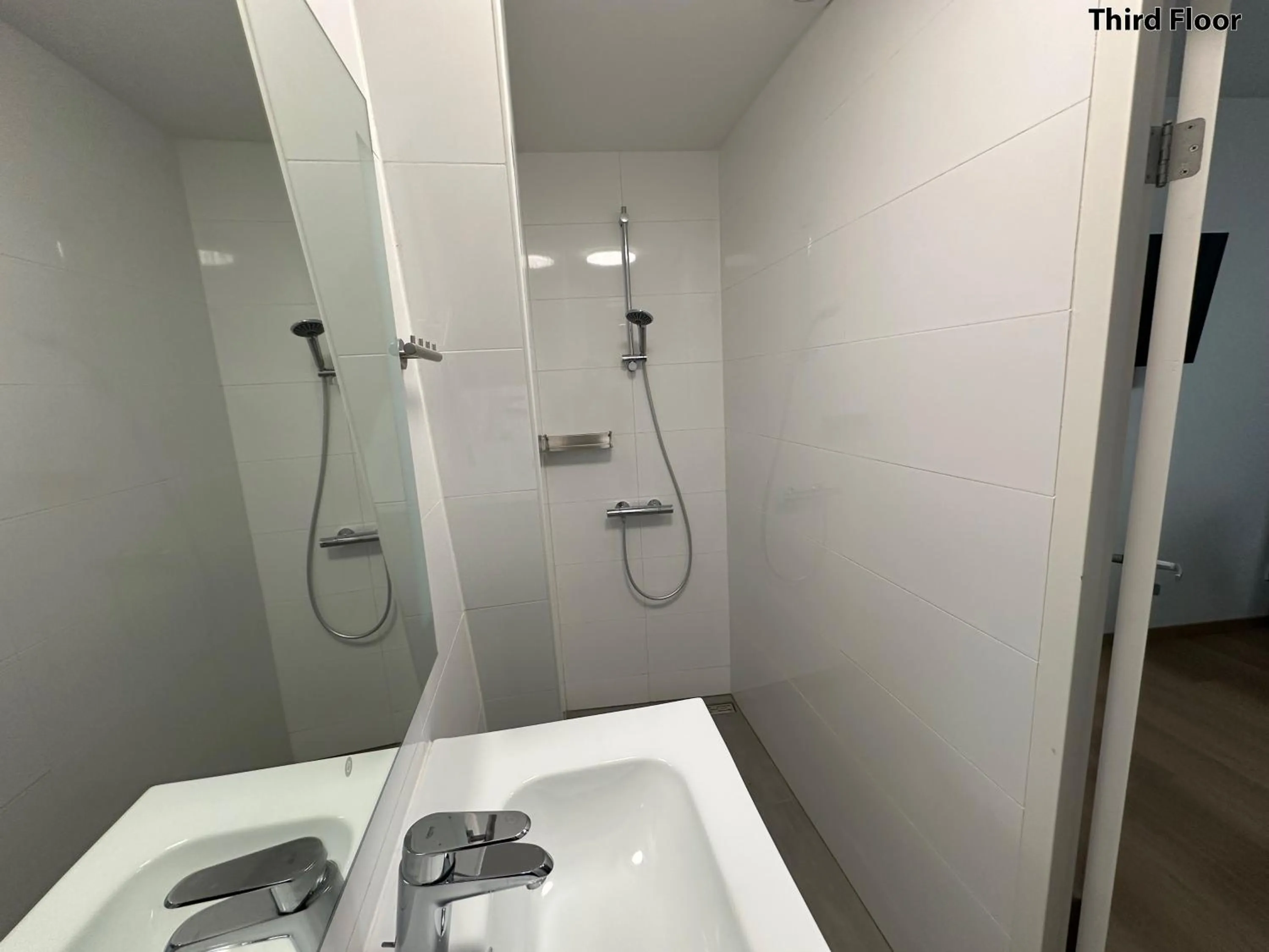 Shower in Voyagers Amsterdam