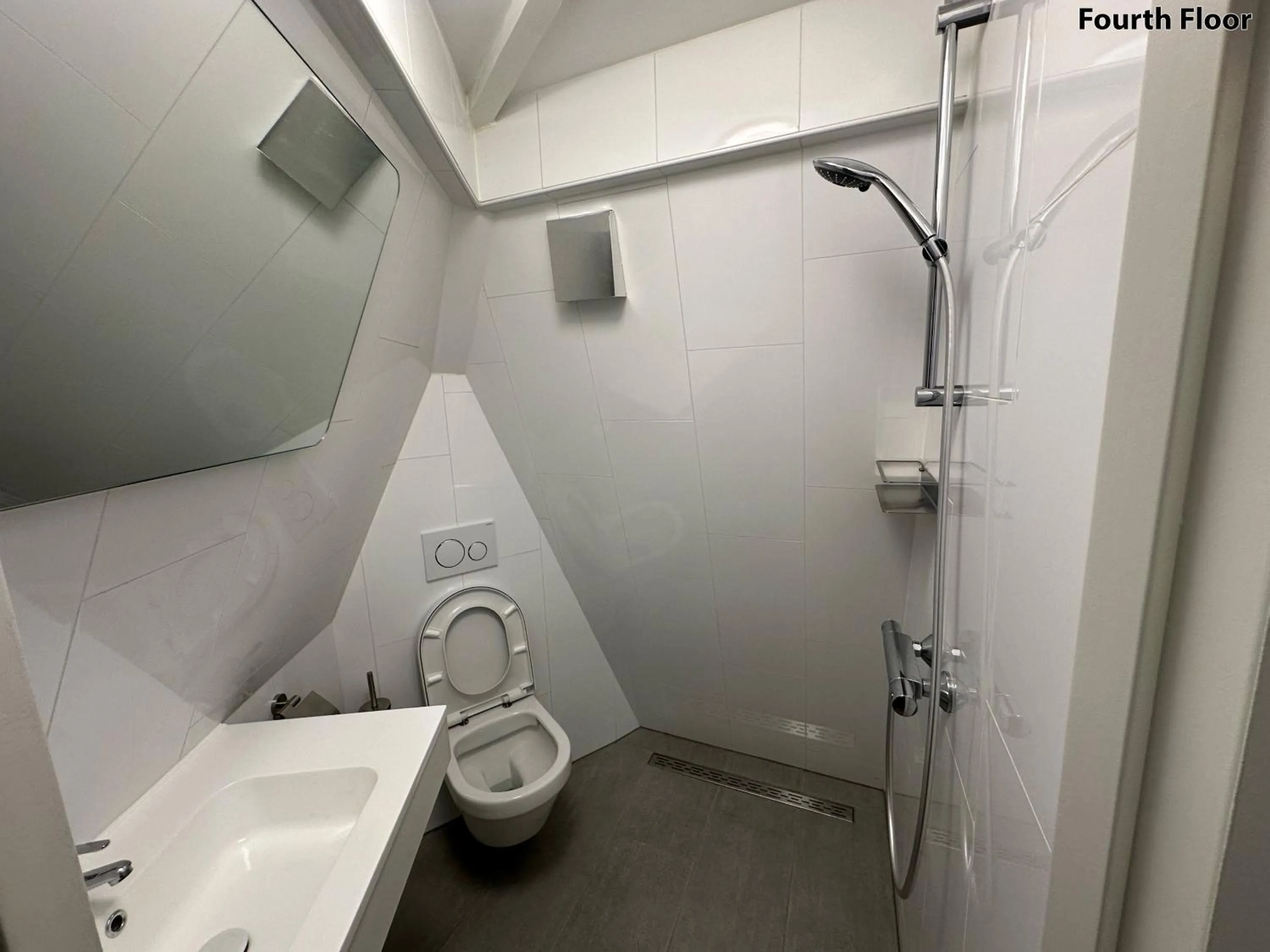 Shower in Voyagers Amsterdam