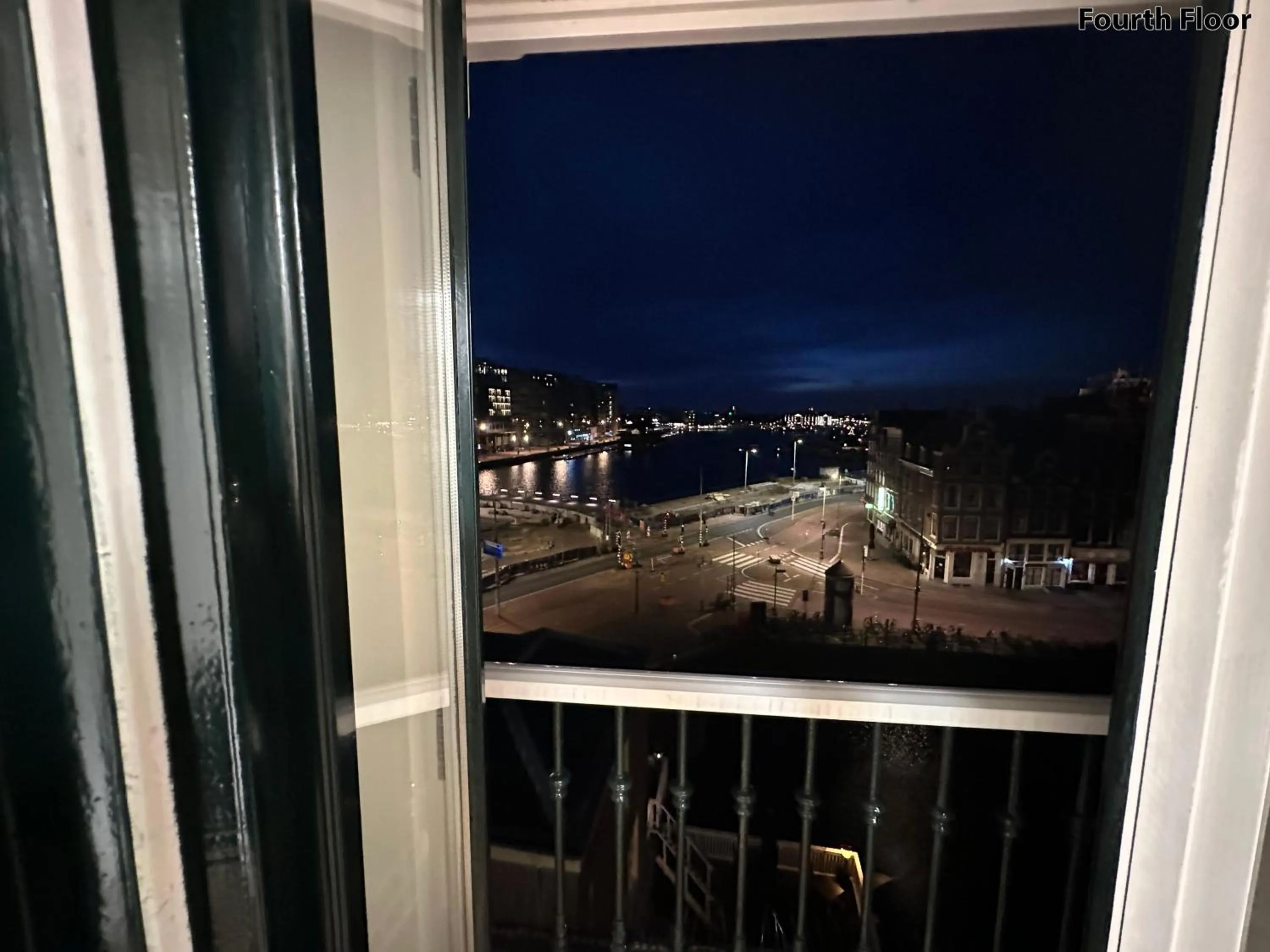 Night in Voyagers Amsterdam