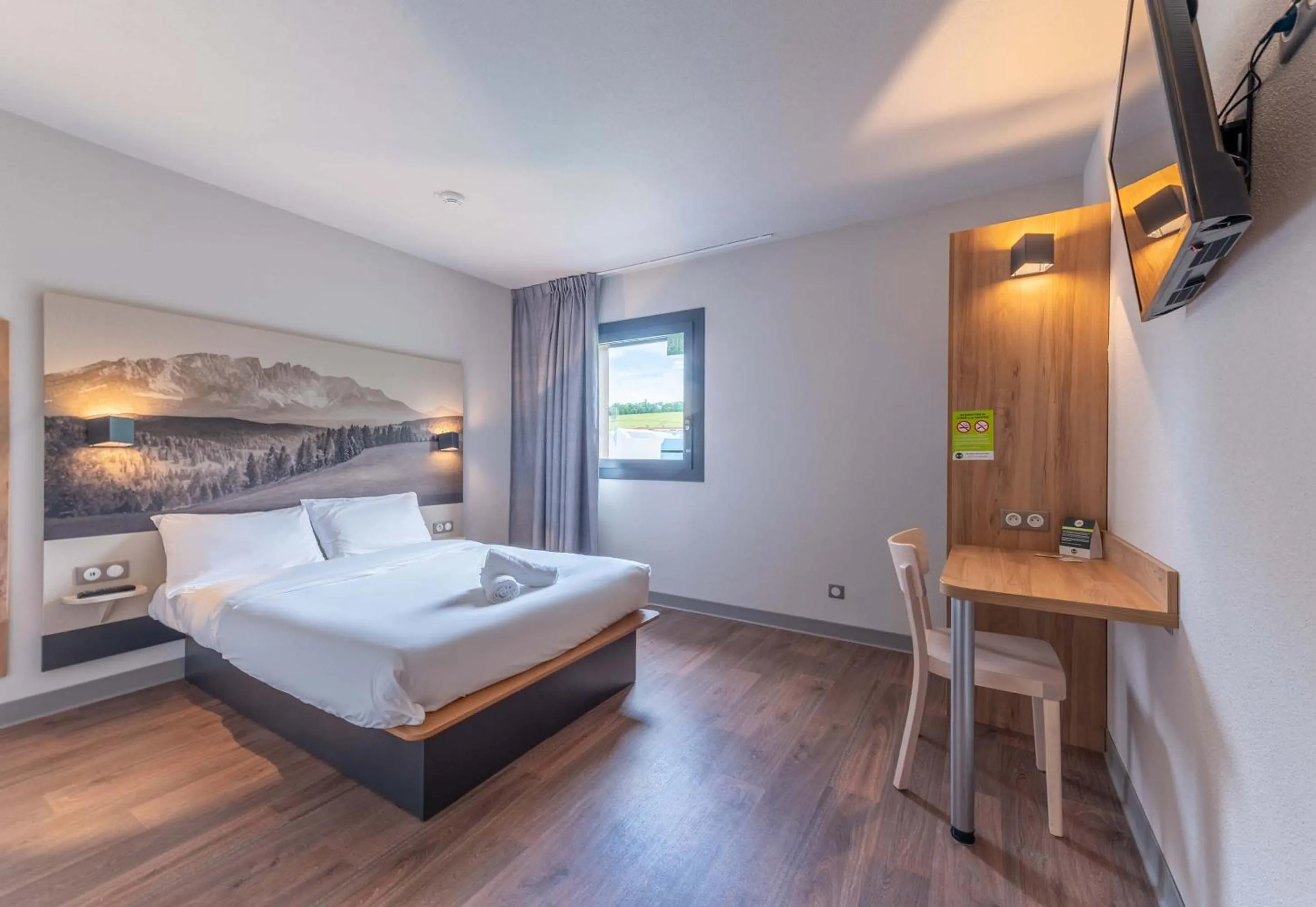 Bedroom, Bed in B&B HOTEL Aix-les-Bains