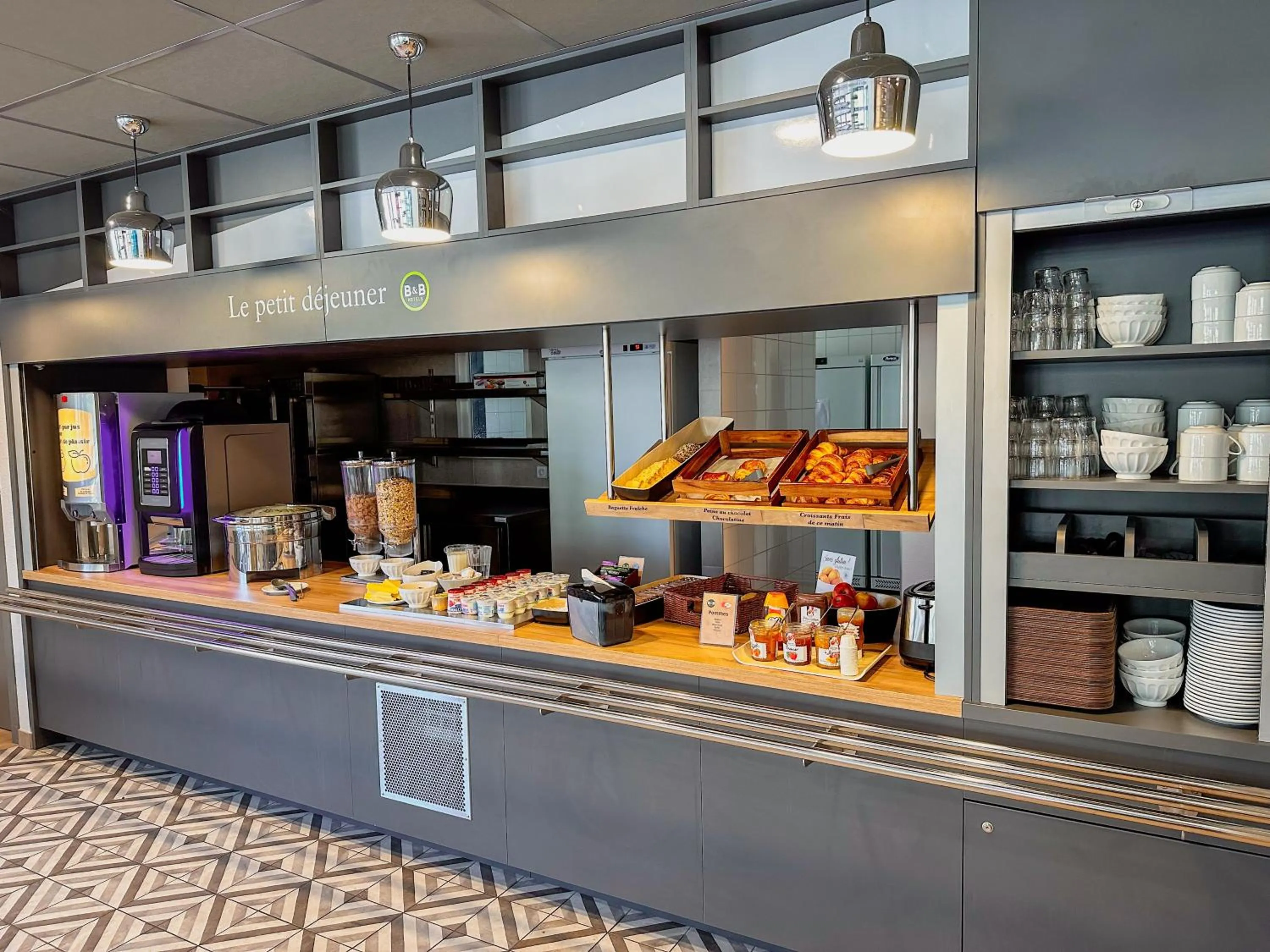 Breakfast in B&B HOTEL Aix-les-Bains