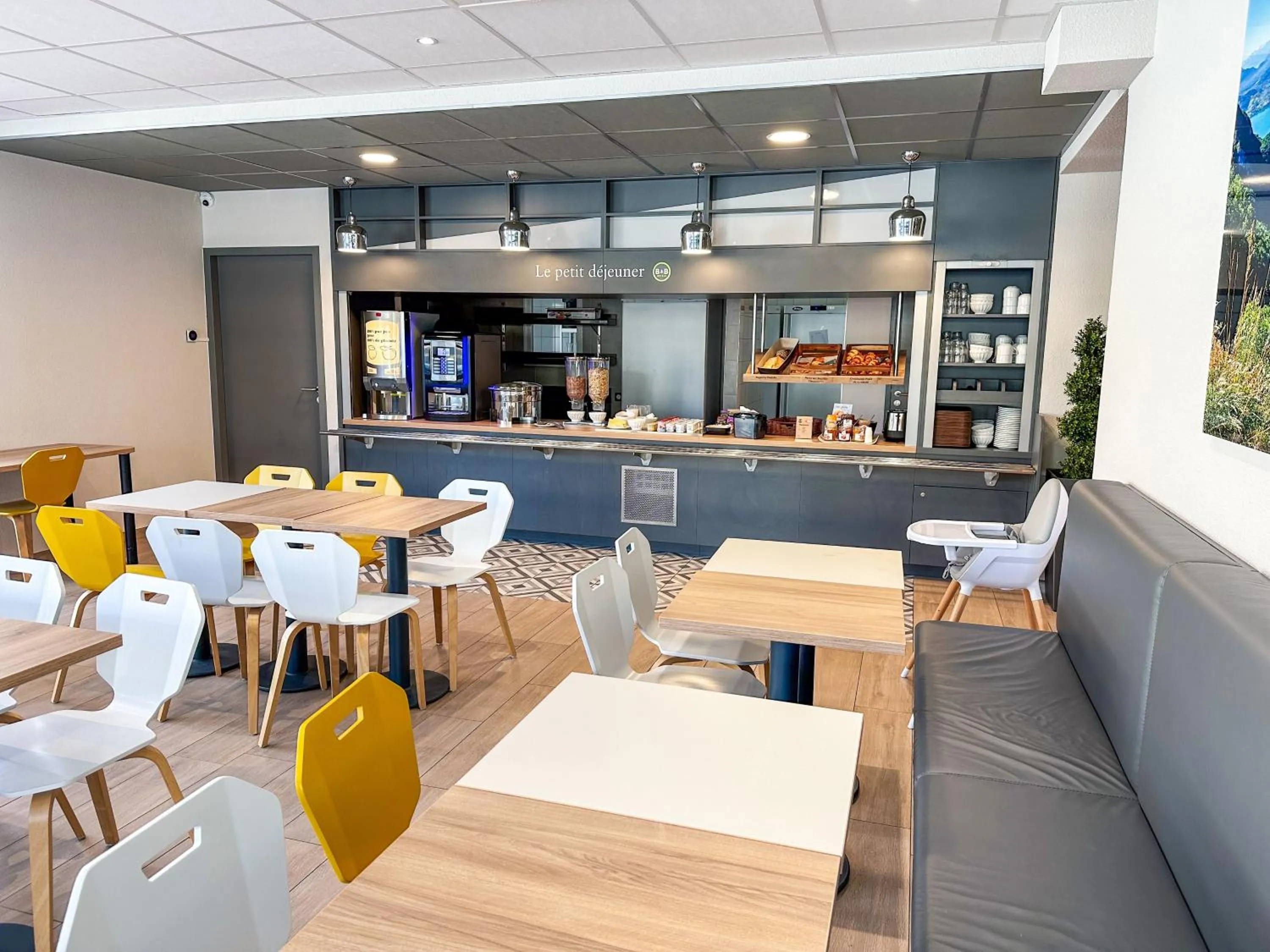 Breakfast in B&B HOTEL Aix-les-Bains