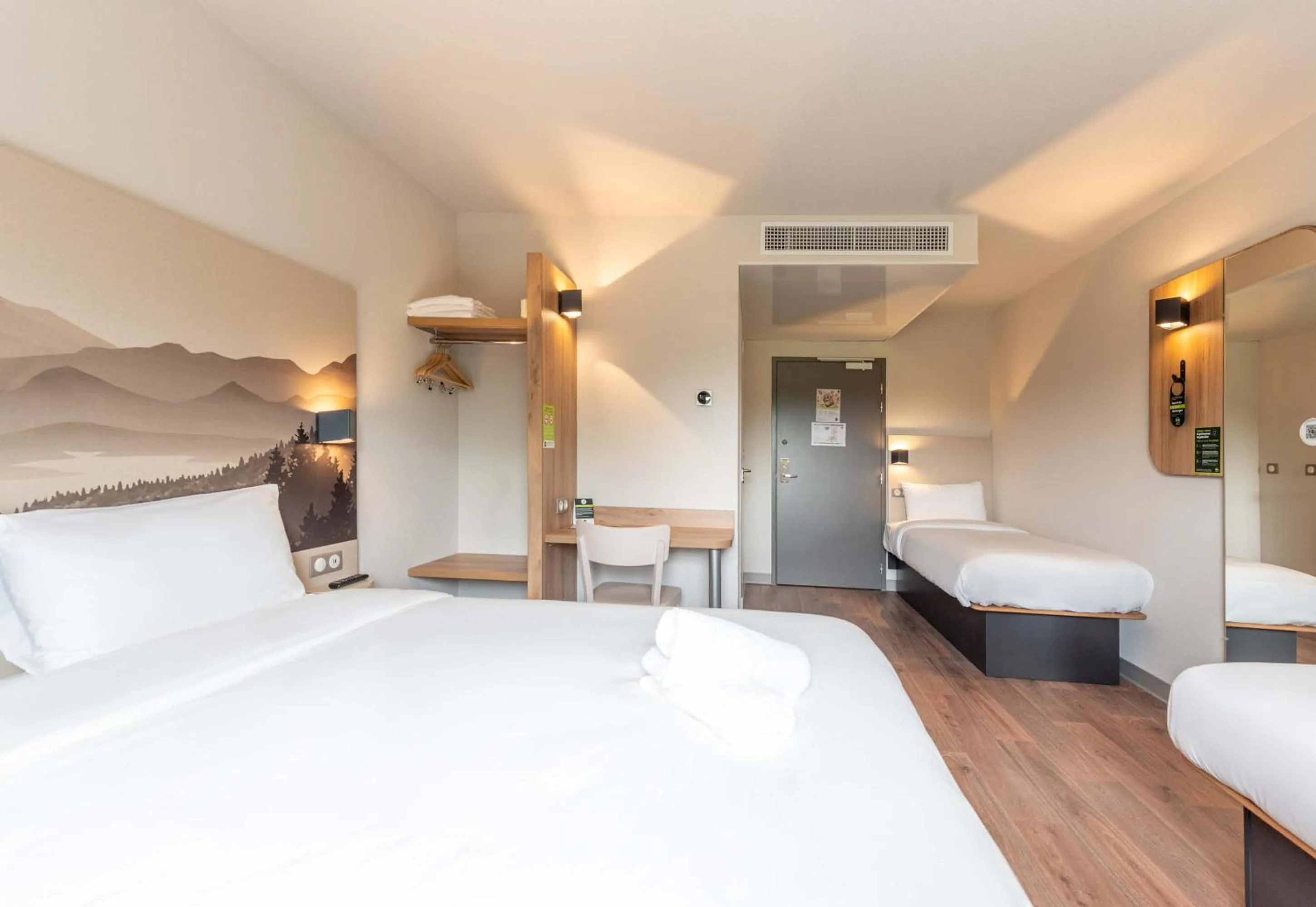 Bedroom, Bed in B&B HOTEL Aix-les-Bains