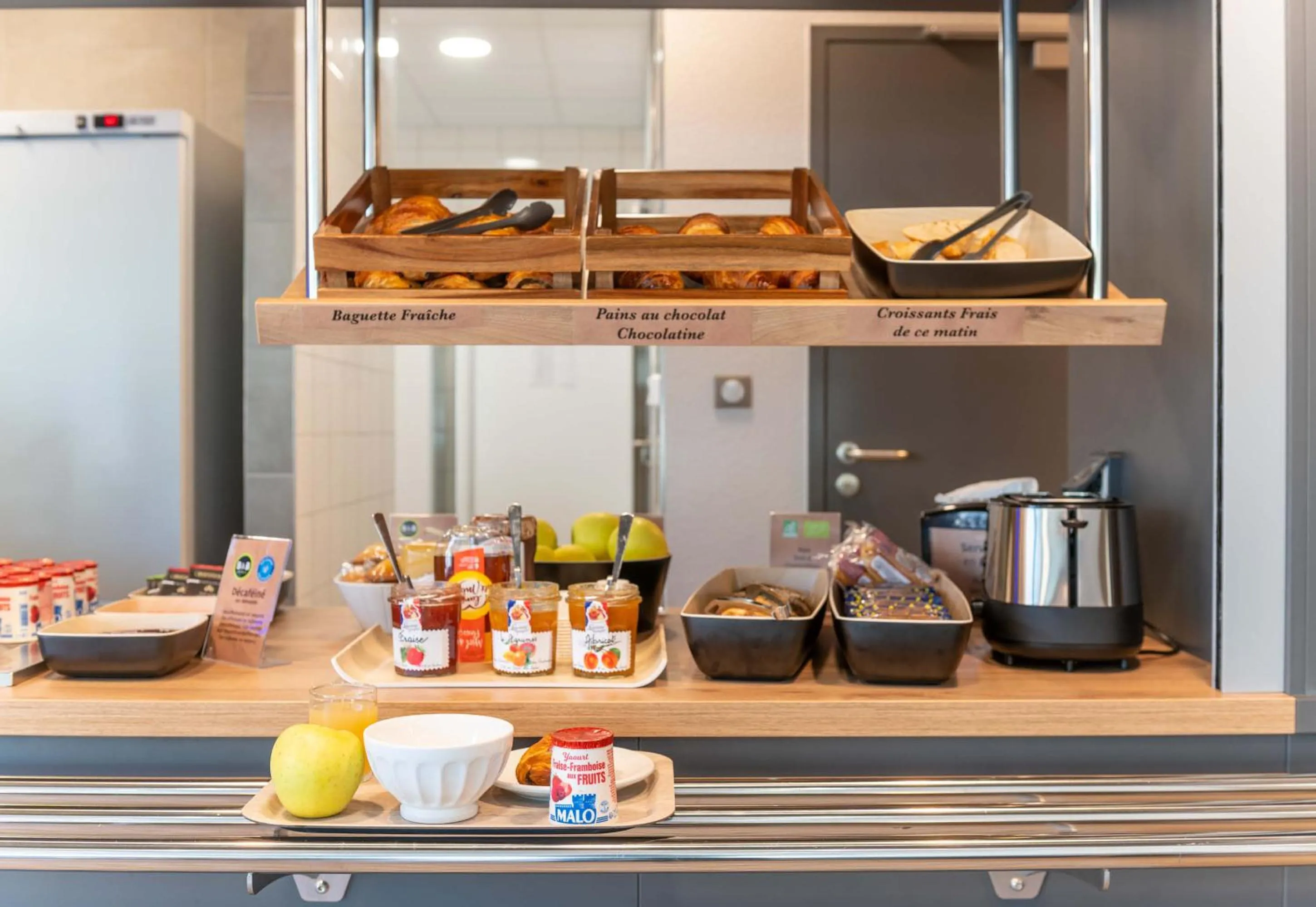 Breakfast in B&B HOTEL Aix-les-Bains