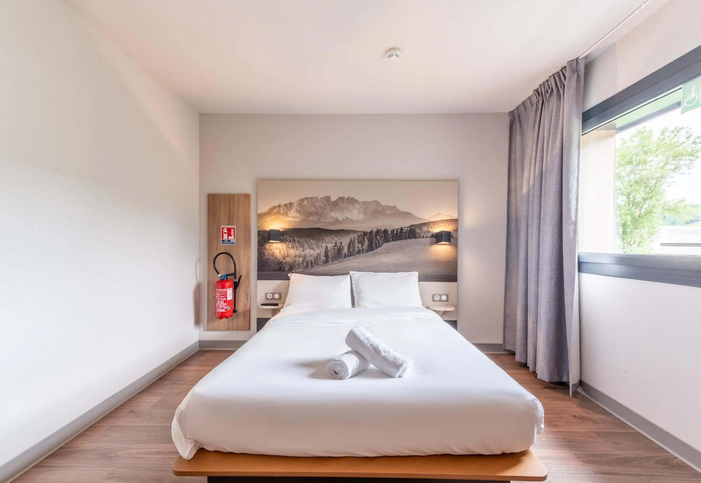 Bedroom, Bed in B&B HOTEL Aix-les-Bains