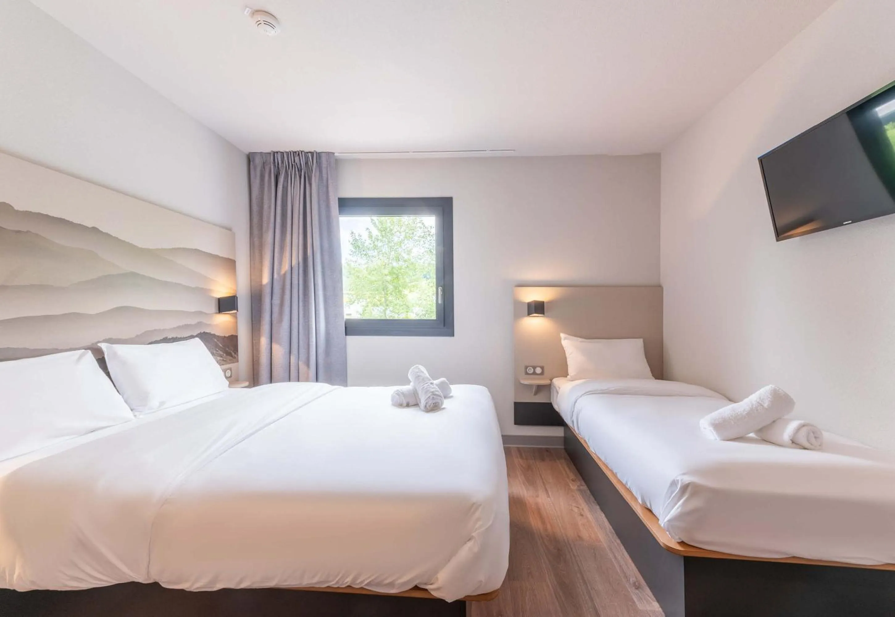 Bedroom, Bed in B&B HOTEL Aix-les-Bains