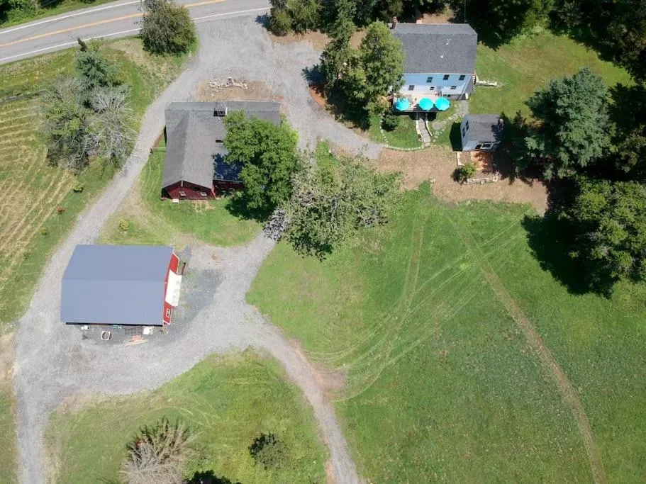Craftsman Hideaway at the 1841 Farmhouse