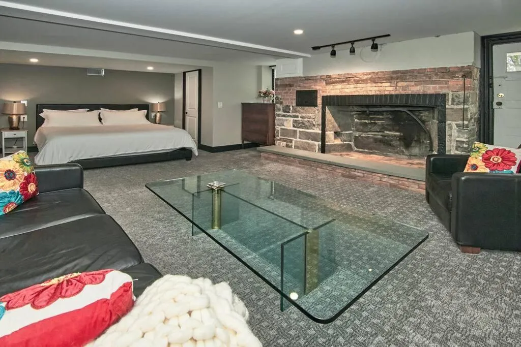 Craftsman Hideaway at the 1841 Farmhouse