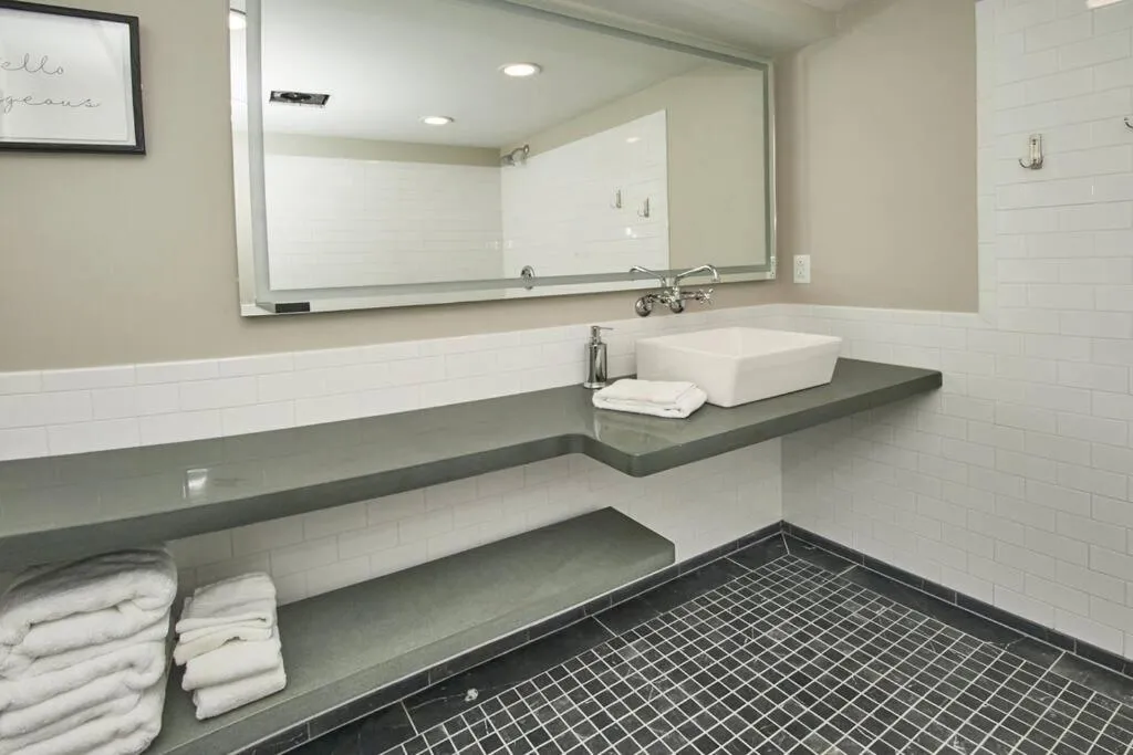 Craftsman Hideaway at the 1841 Farmhouse