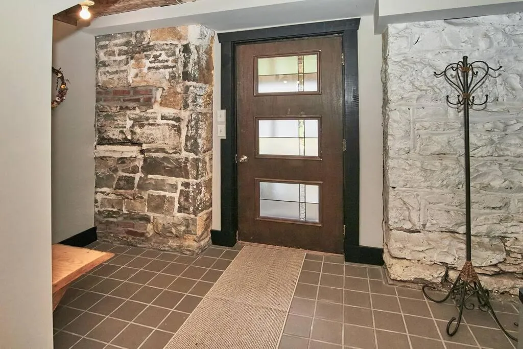 Craftsman Hideaway at the 1841 Farmhouse