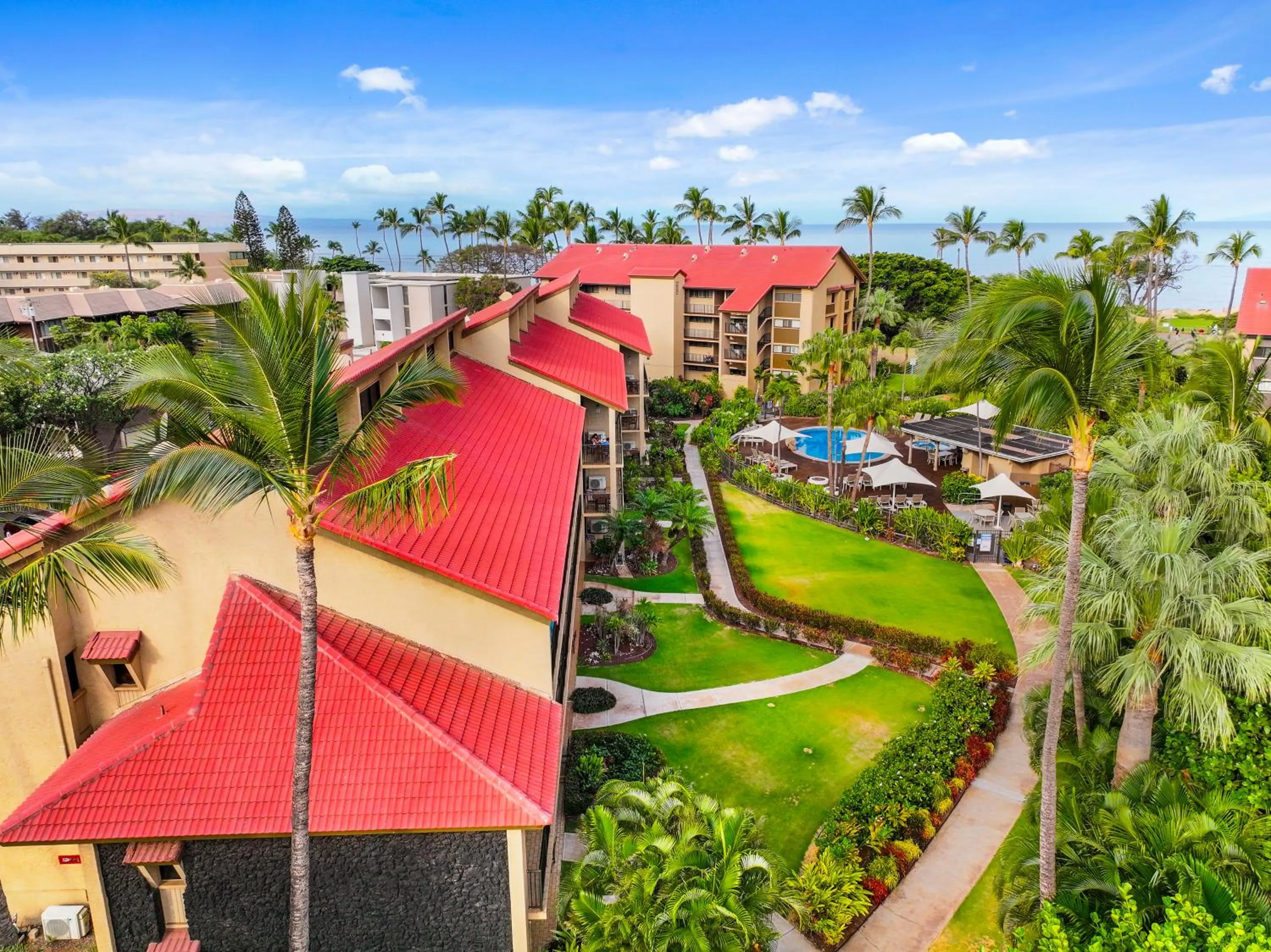 Property building in Maui Schooner Resort