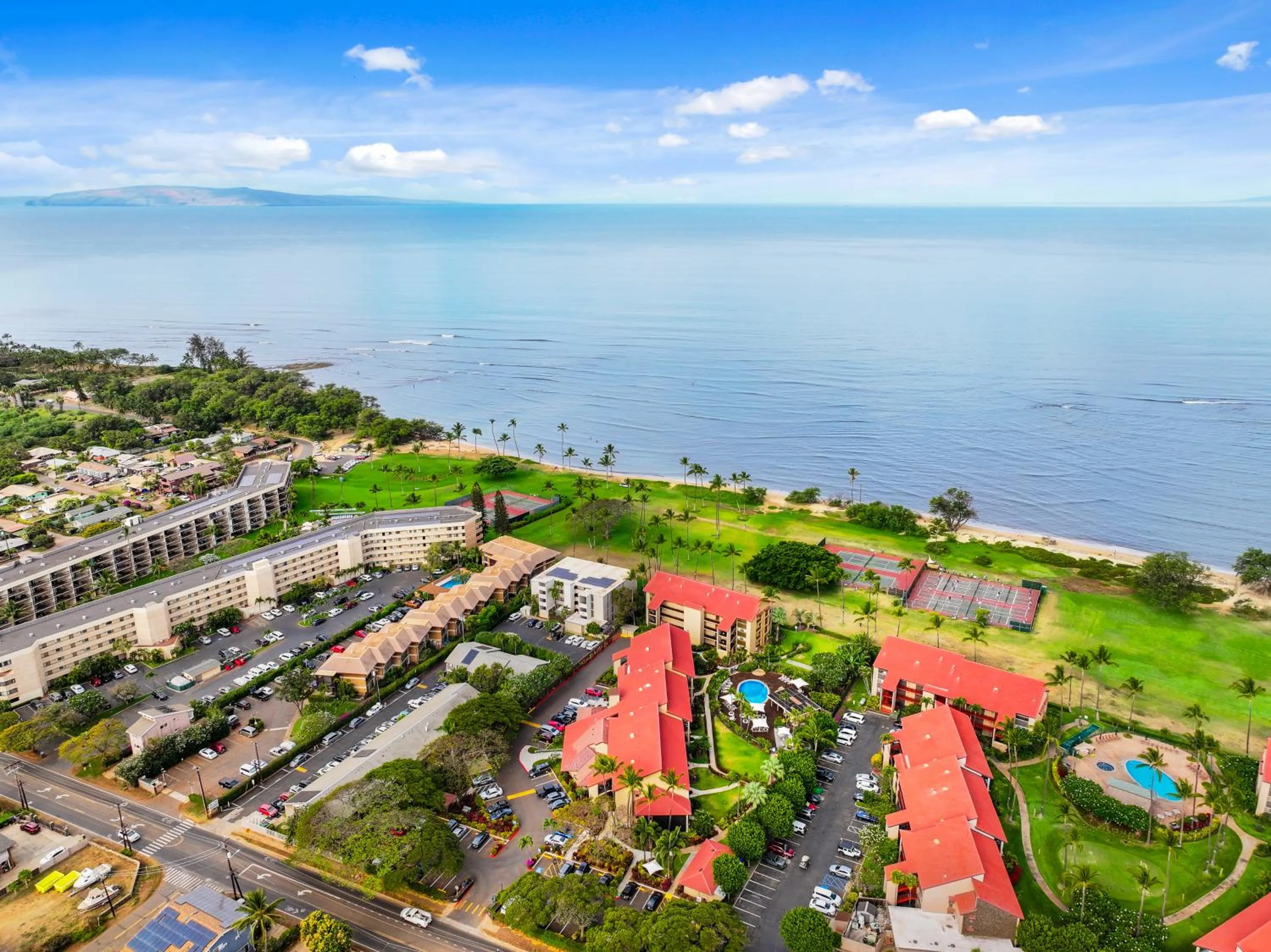 Property building in Maui Schooner Resort