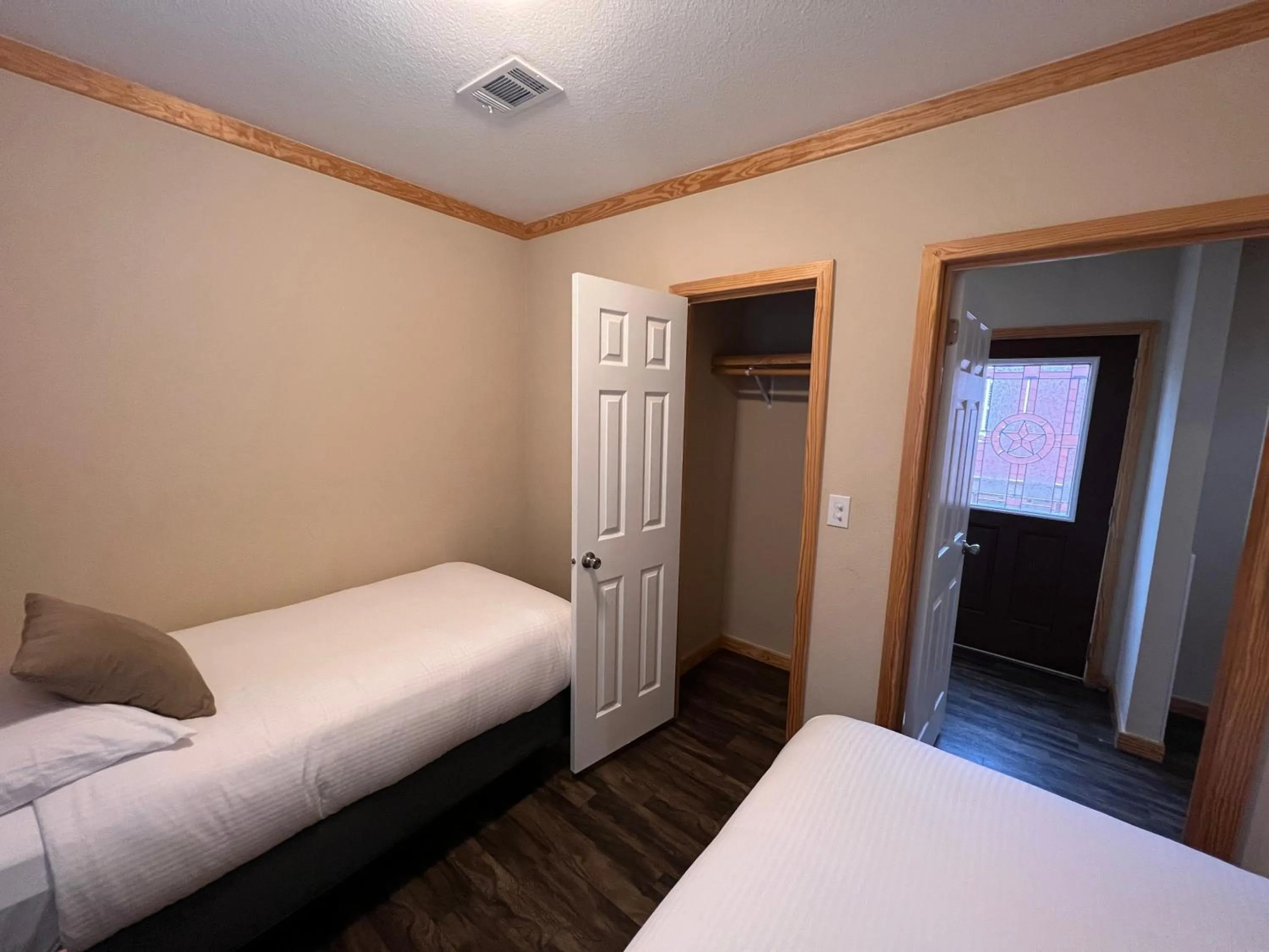 Bedroom, Bed in The Hideout Golf Club & Resort