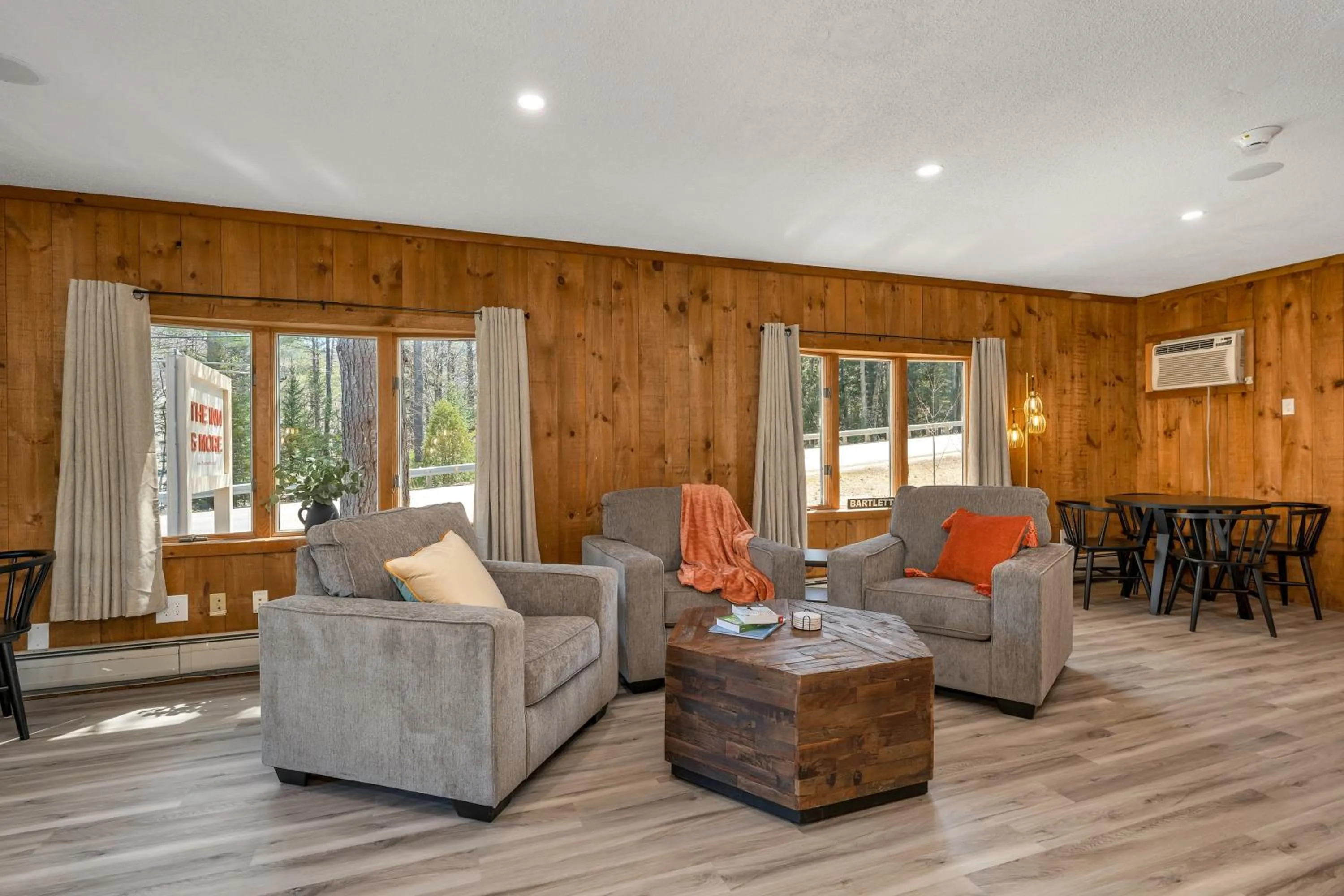 Communal lounge/ TV room in The Inn & More