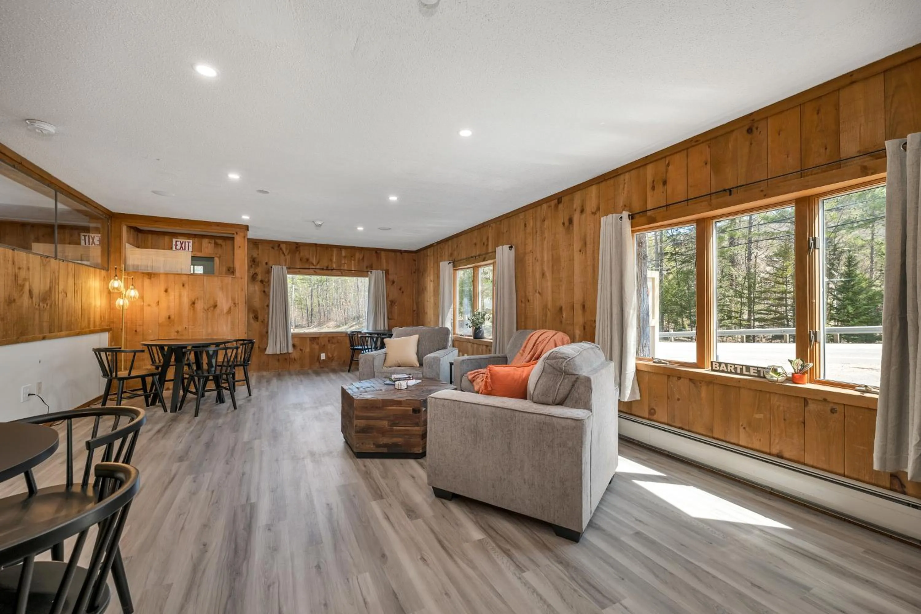 Communal lounge/ TV room in The Inn & More