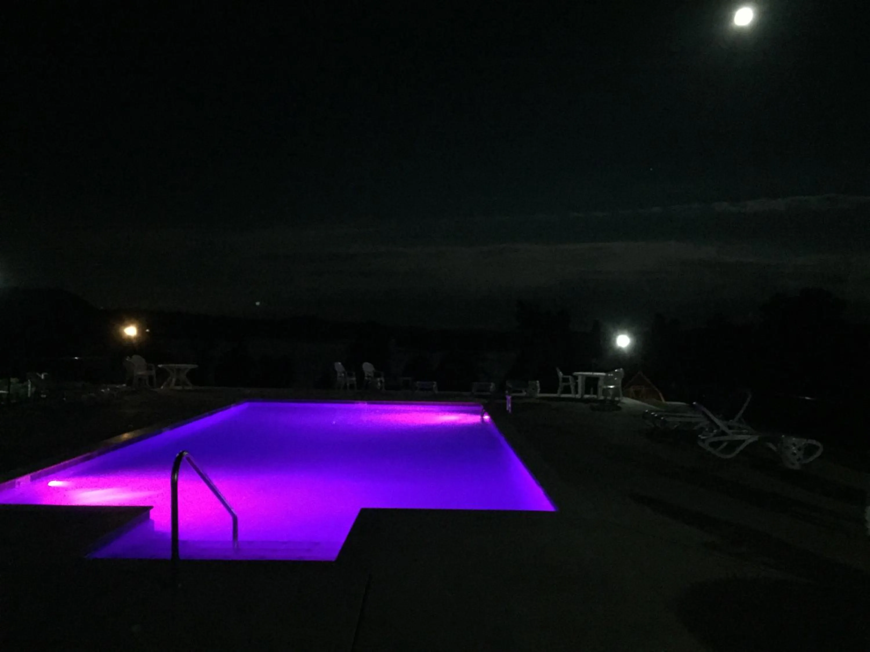 Swimming pool in Whitestone Inn