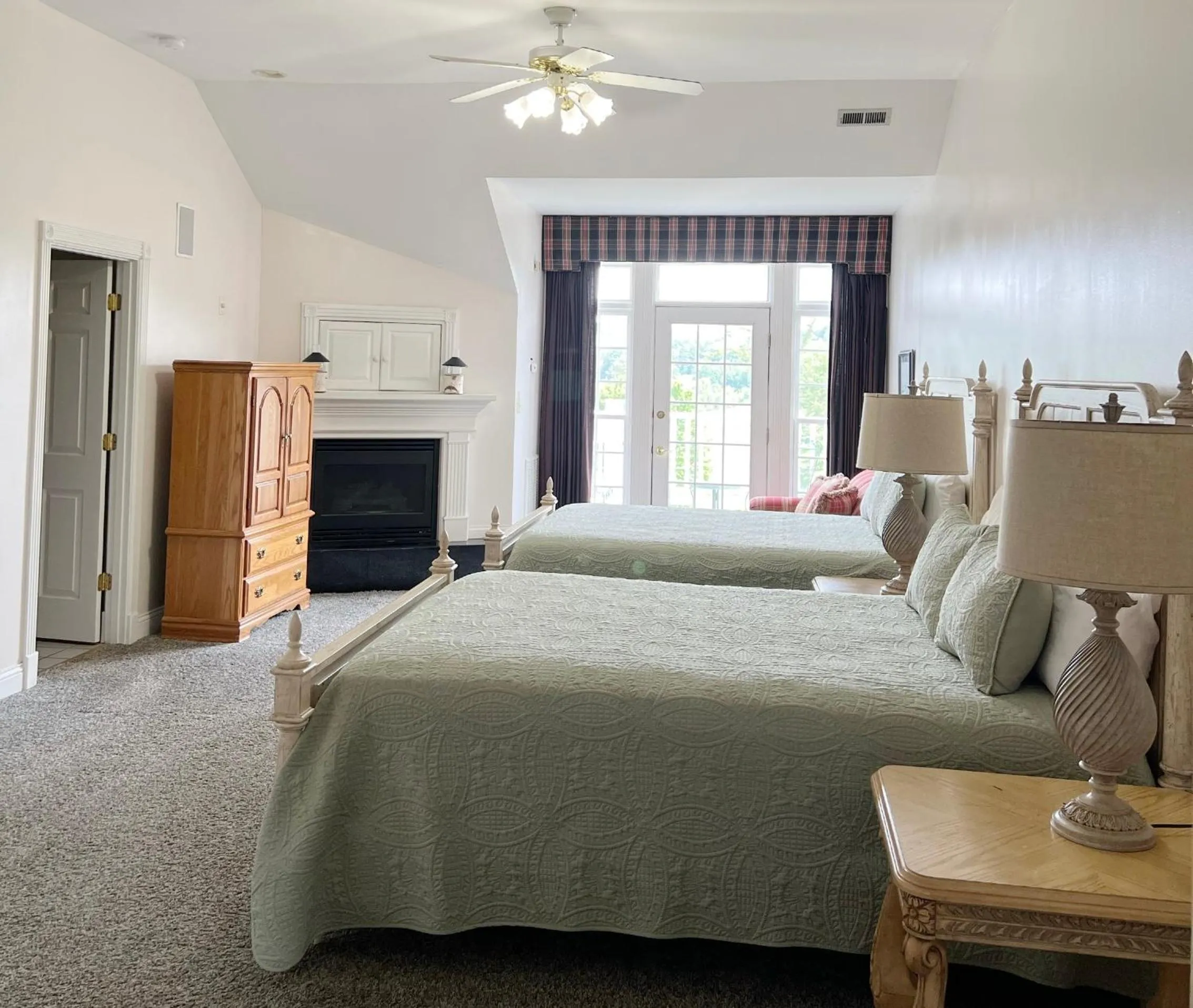 Bed in Whitestone Inn